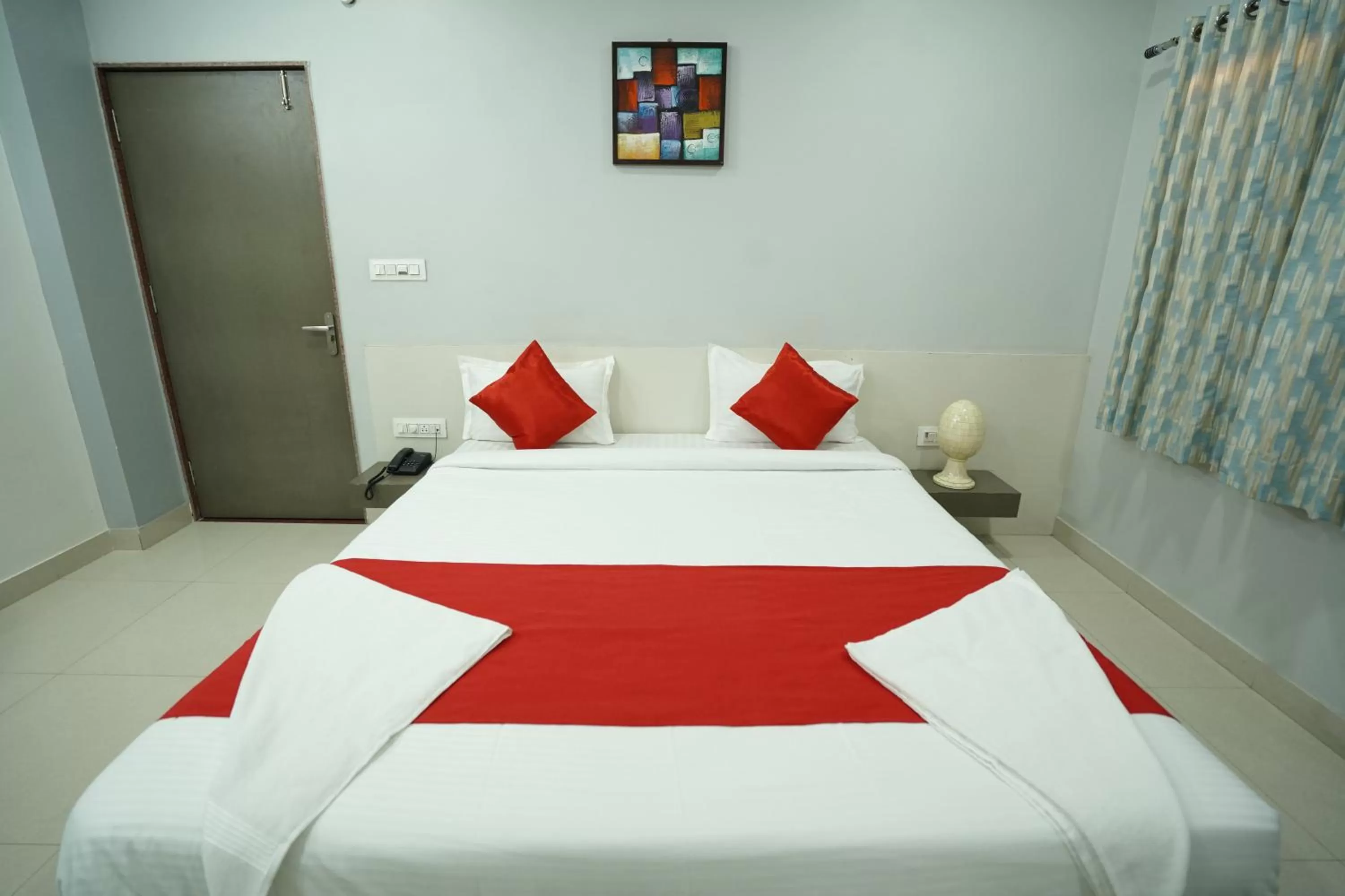 Bed in Hotel Silver Cloud