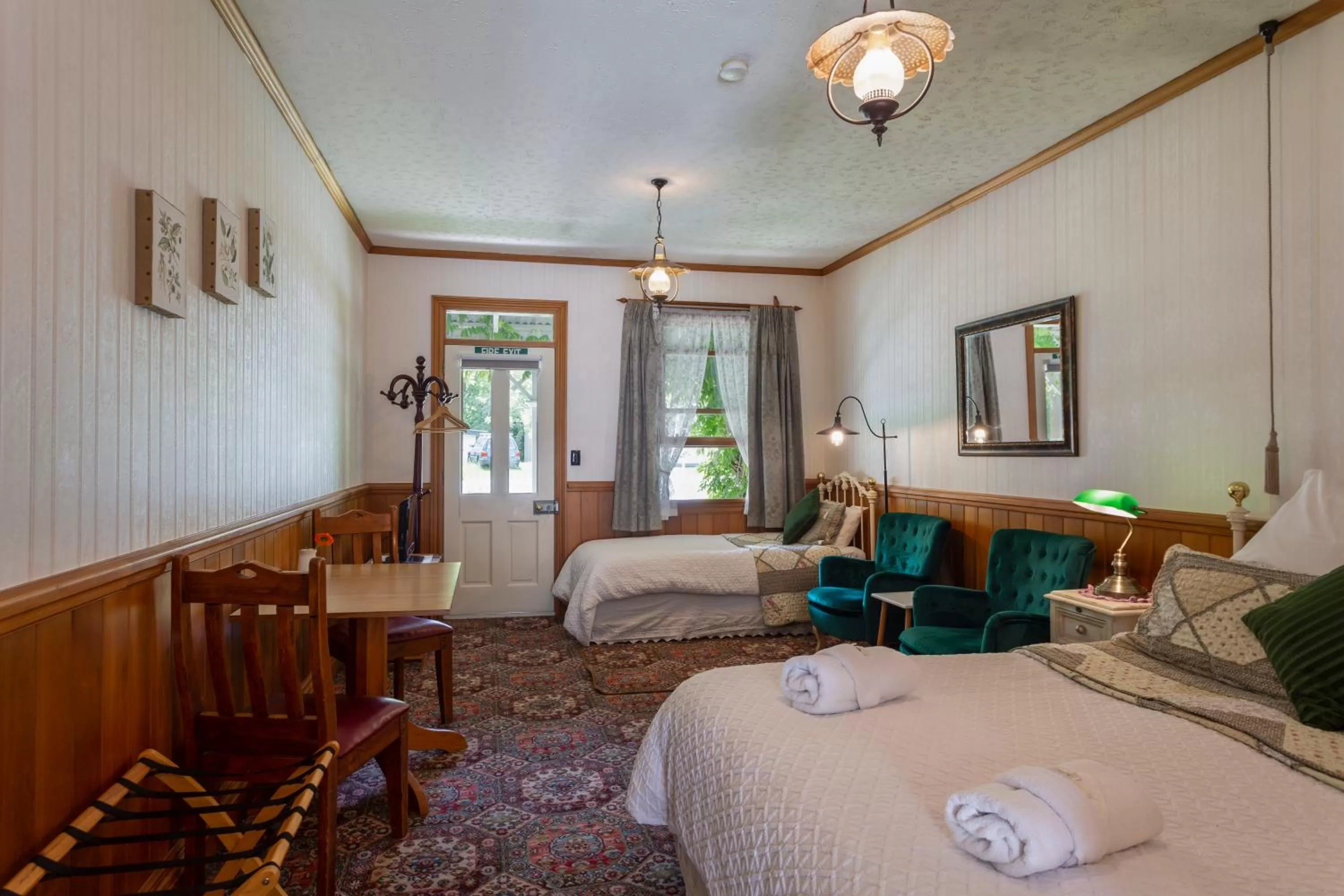 Bed in Settlers Cottage Motel