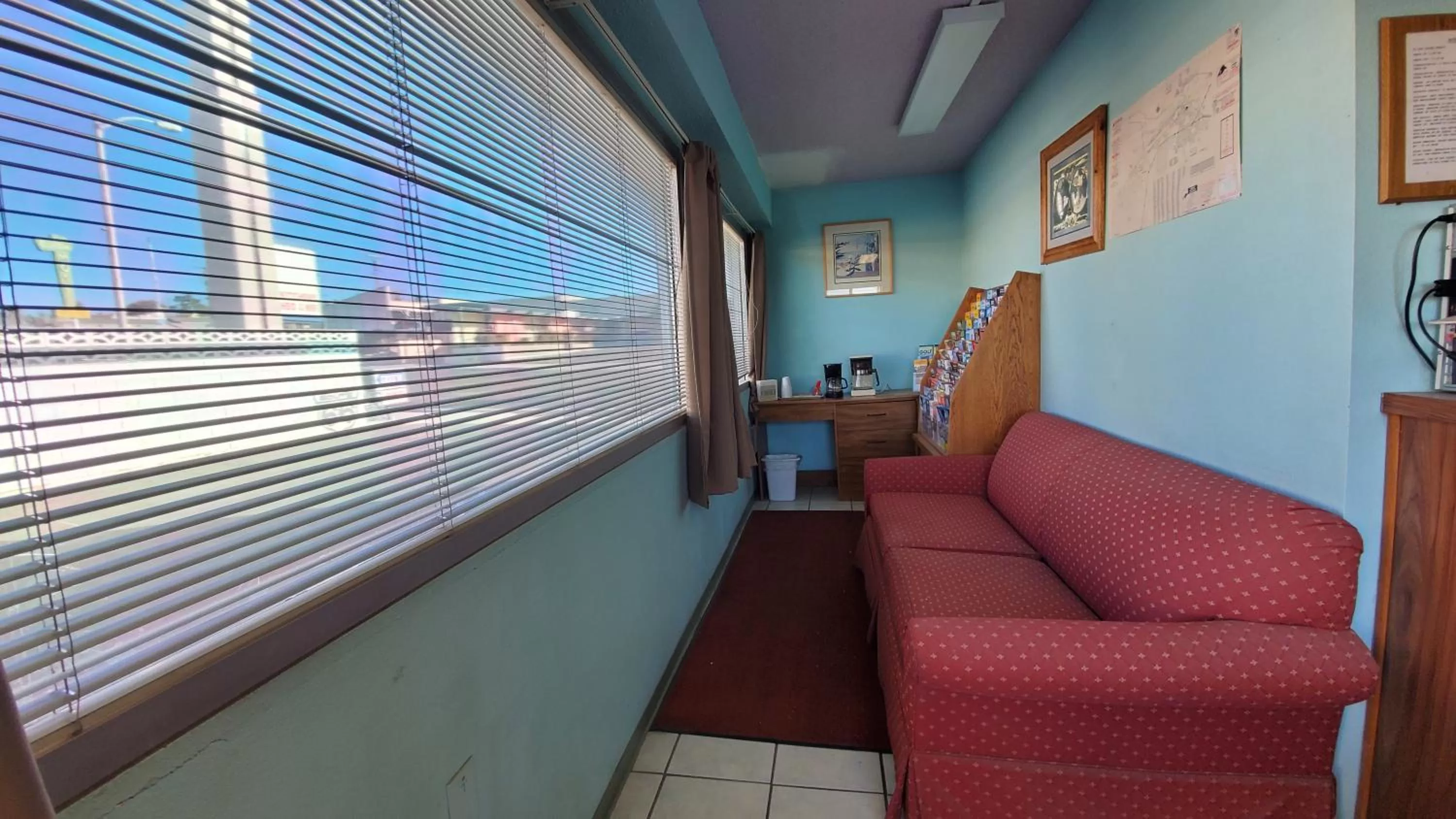 Seating area in Star Inn On Route 66, Barstow