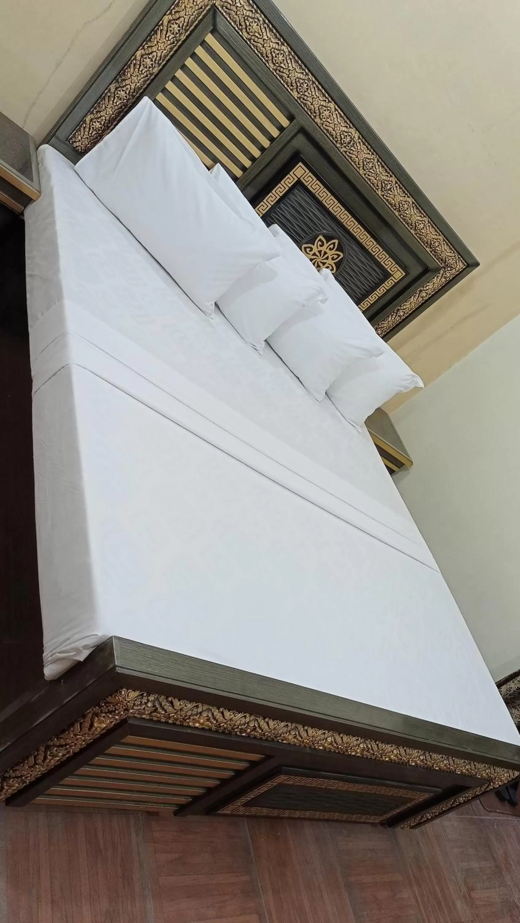 Bed in Hotel Royal Luxury Multan
