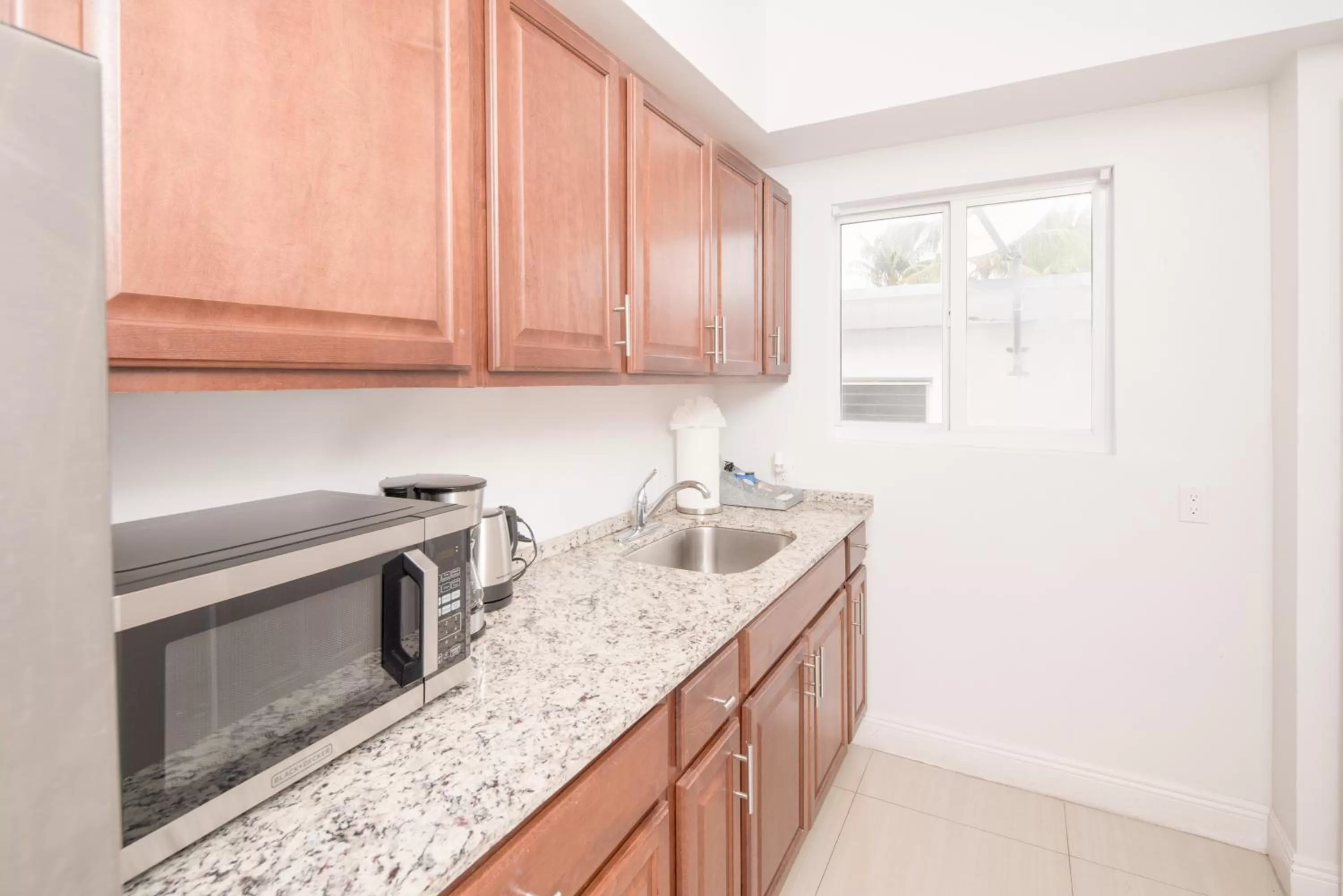 Kitchen or kitchenette, Kitchen/Kitchenette in The Donovan at Miami Beach