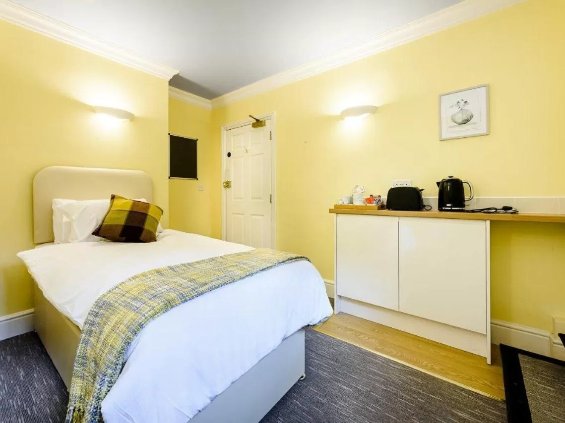 Apartment with Shower - single occupancy in 1 Riverside Apartments