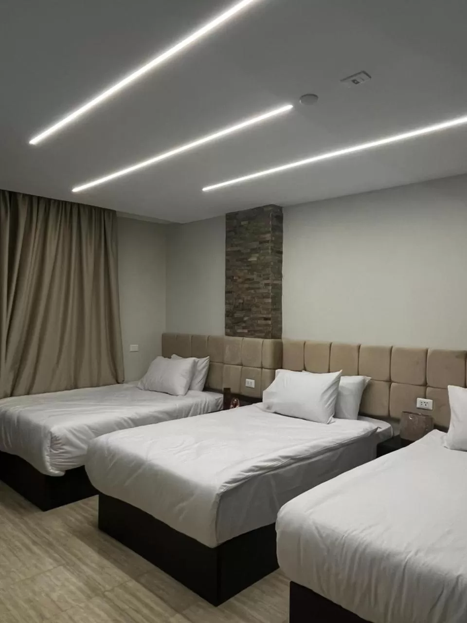 Family, Bed in Crowne Pyramids view inn