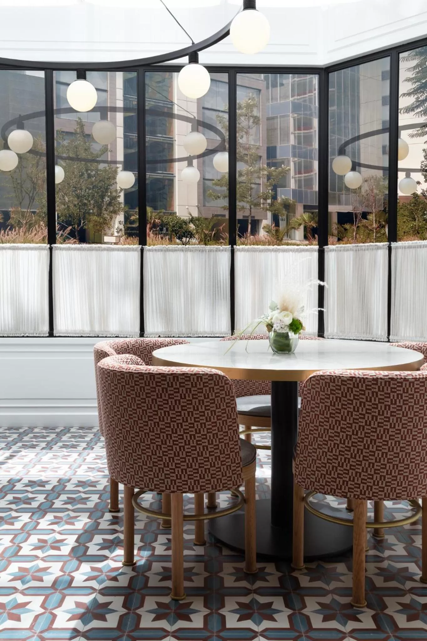 Restaurant/places to eat in The Alest Hotel