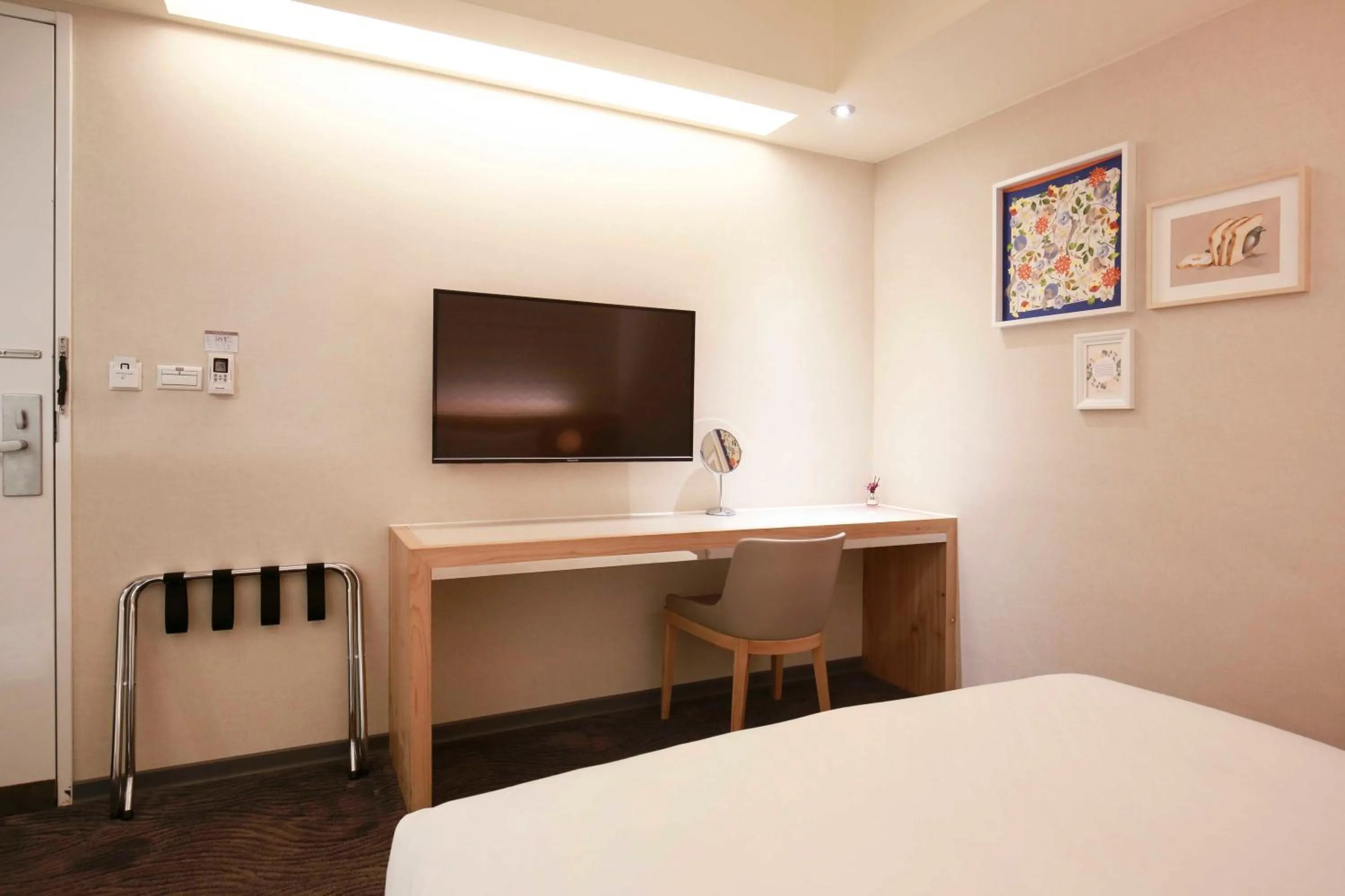 Photo of the whole room, Bed in Dandy Hotel-Daan Park Branch