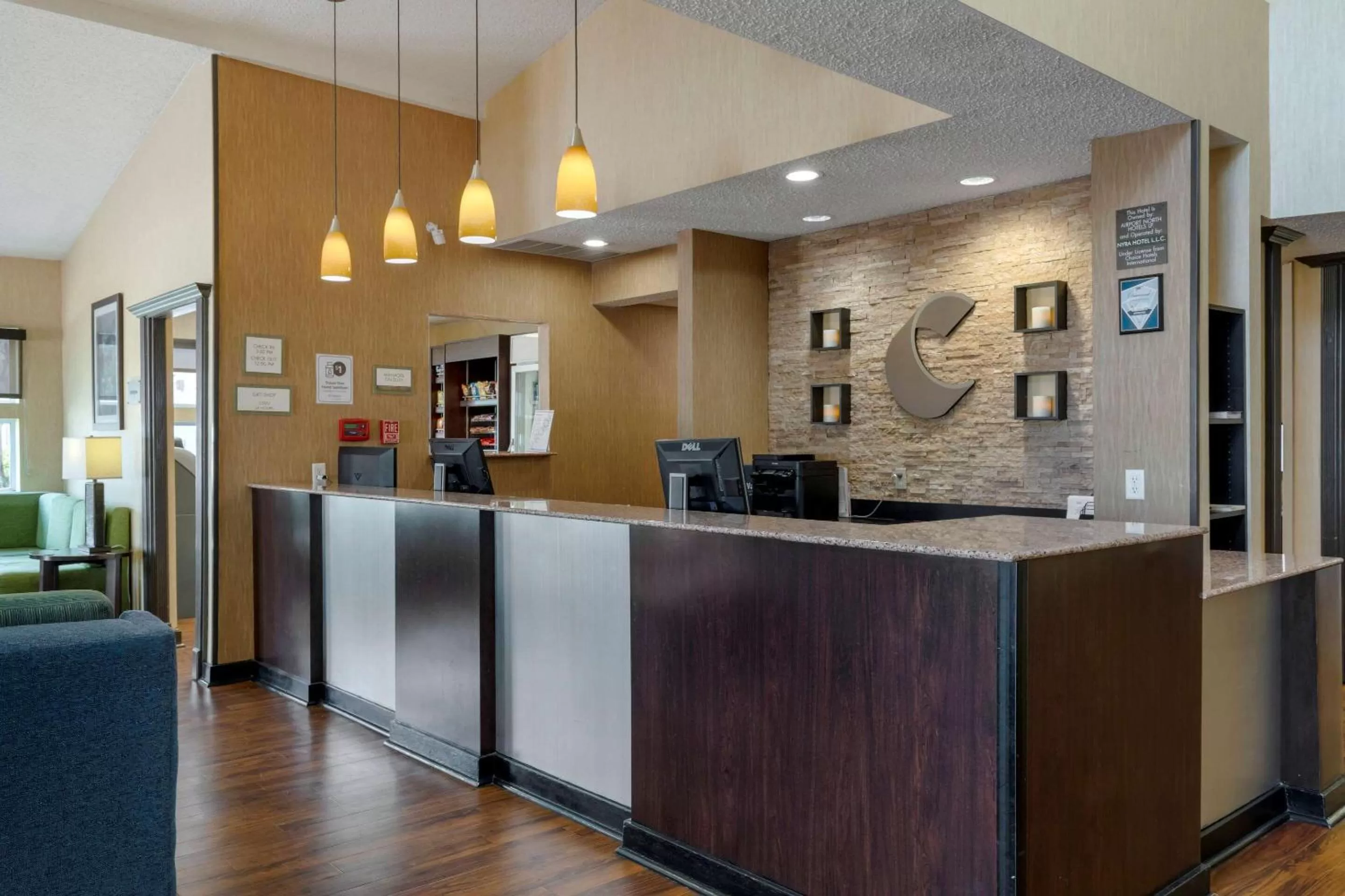Lobby or reception in Comfort Suites DFW Airport