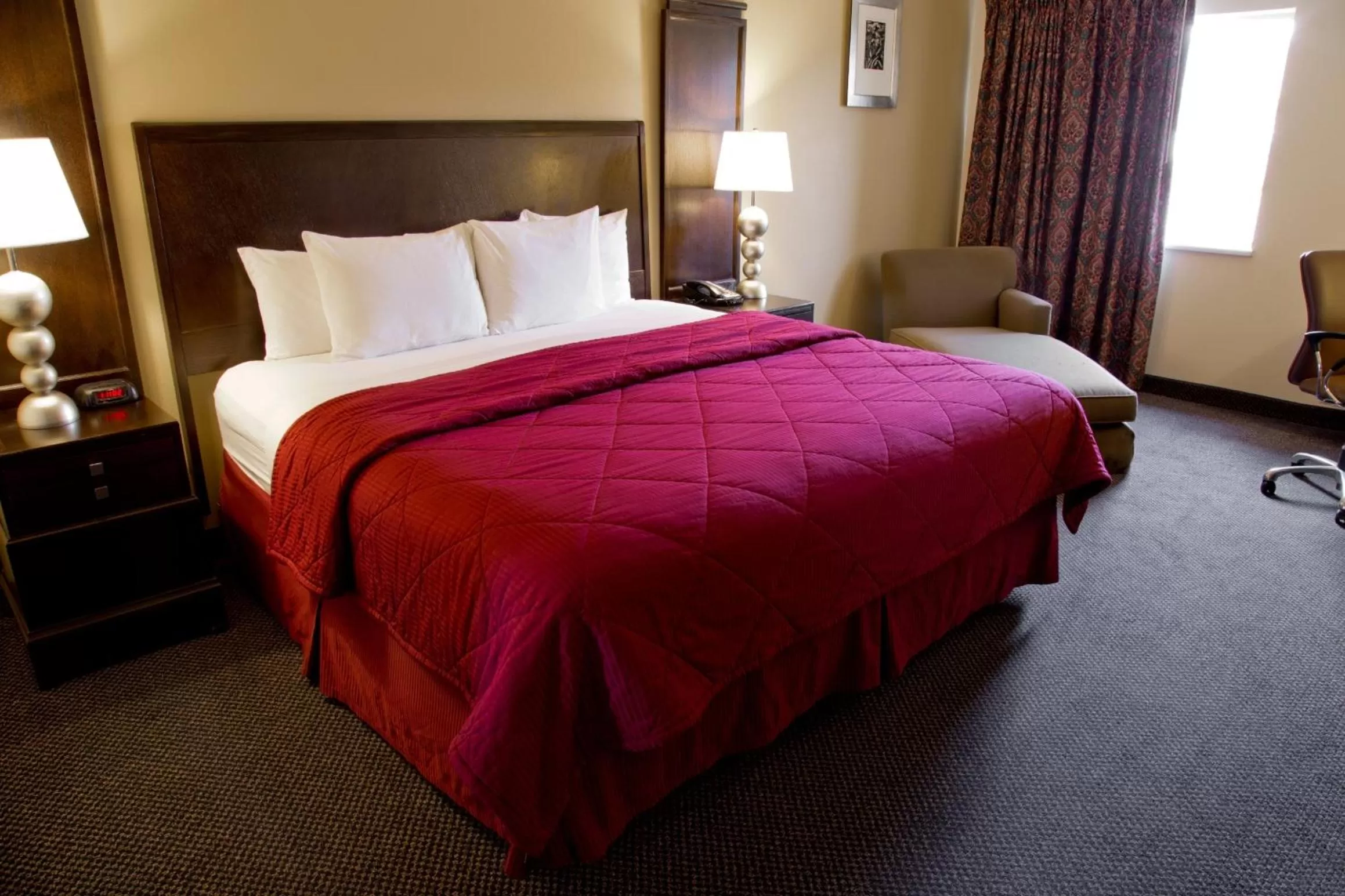 Photo of the whole room, Bed in Cedars Inn