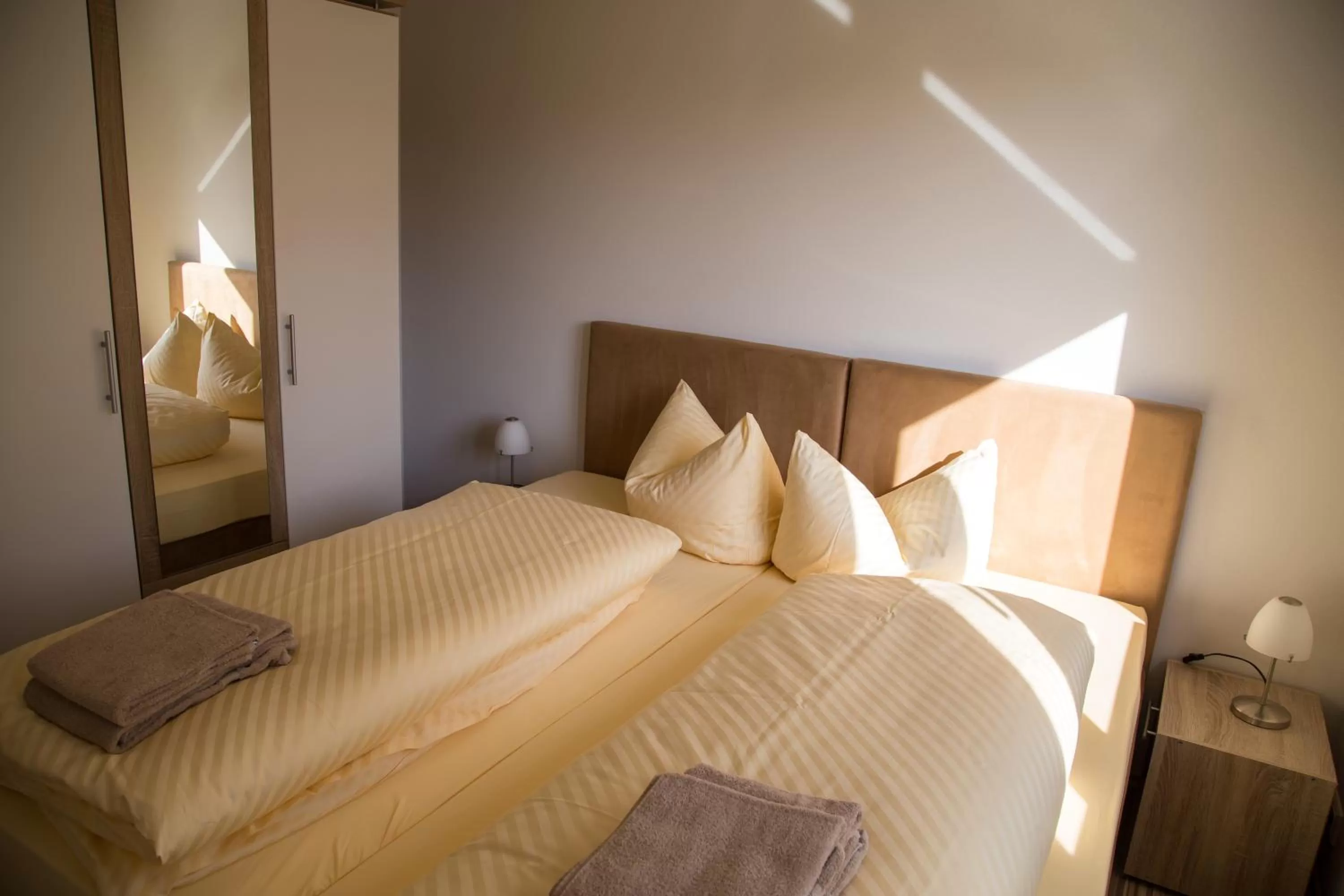 Bedroom, Bed in Gästehaus und Fewo Lamm Garni