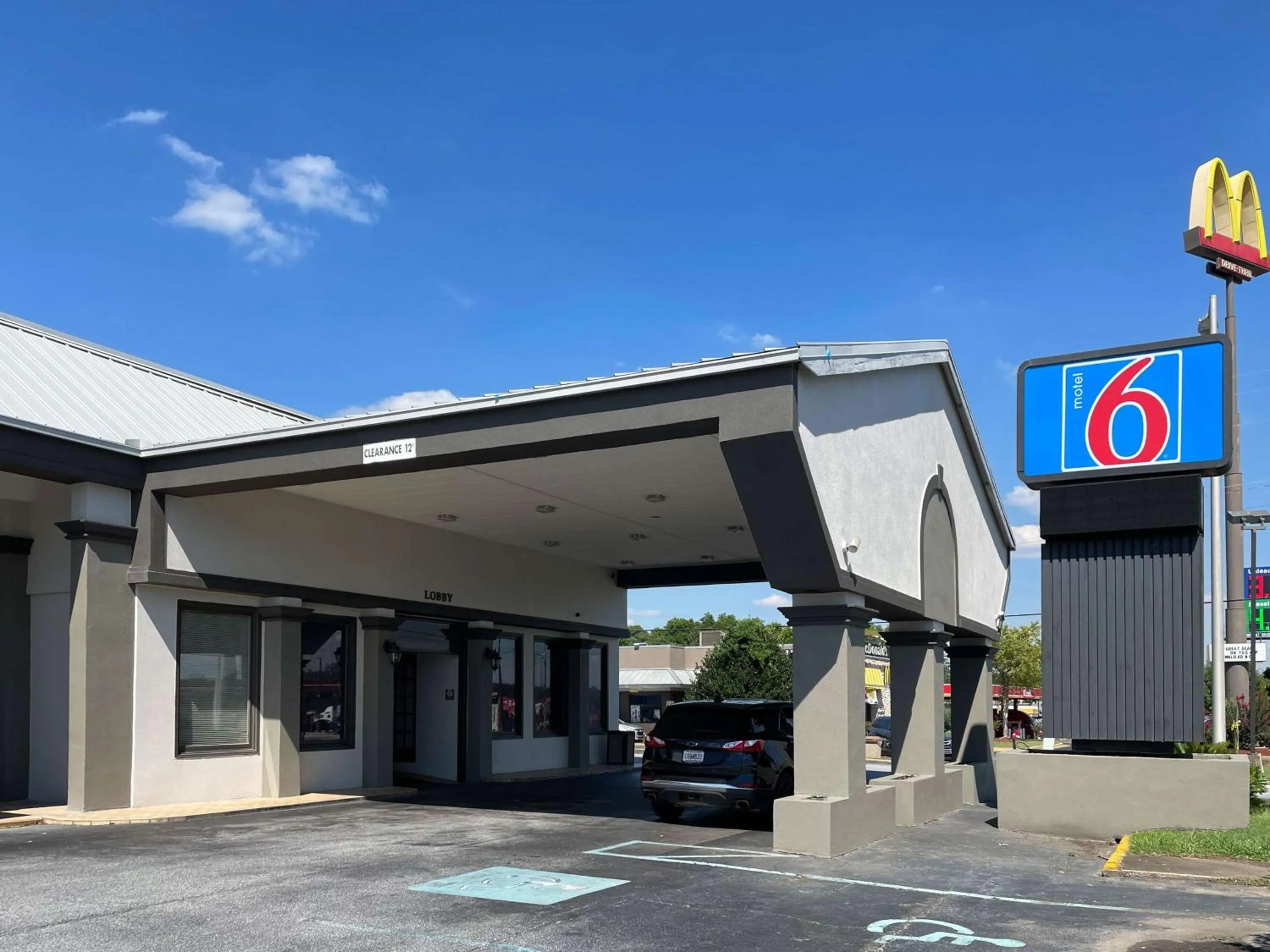 Property building in Motel 6 Opelika AL