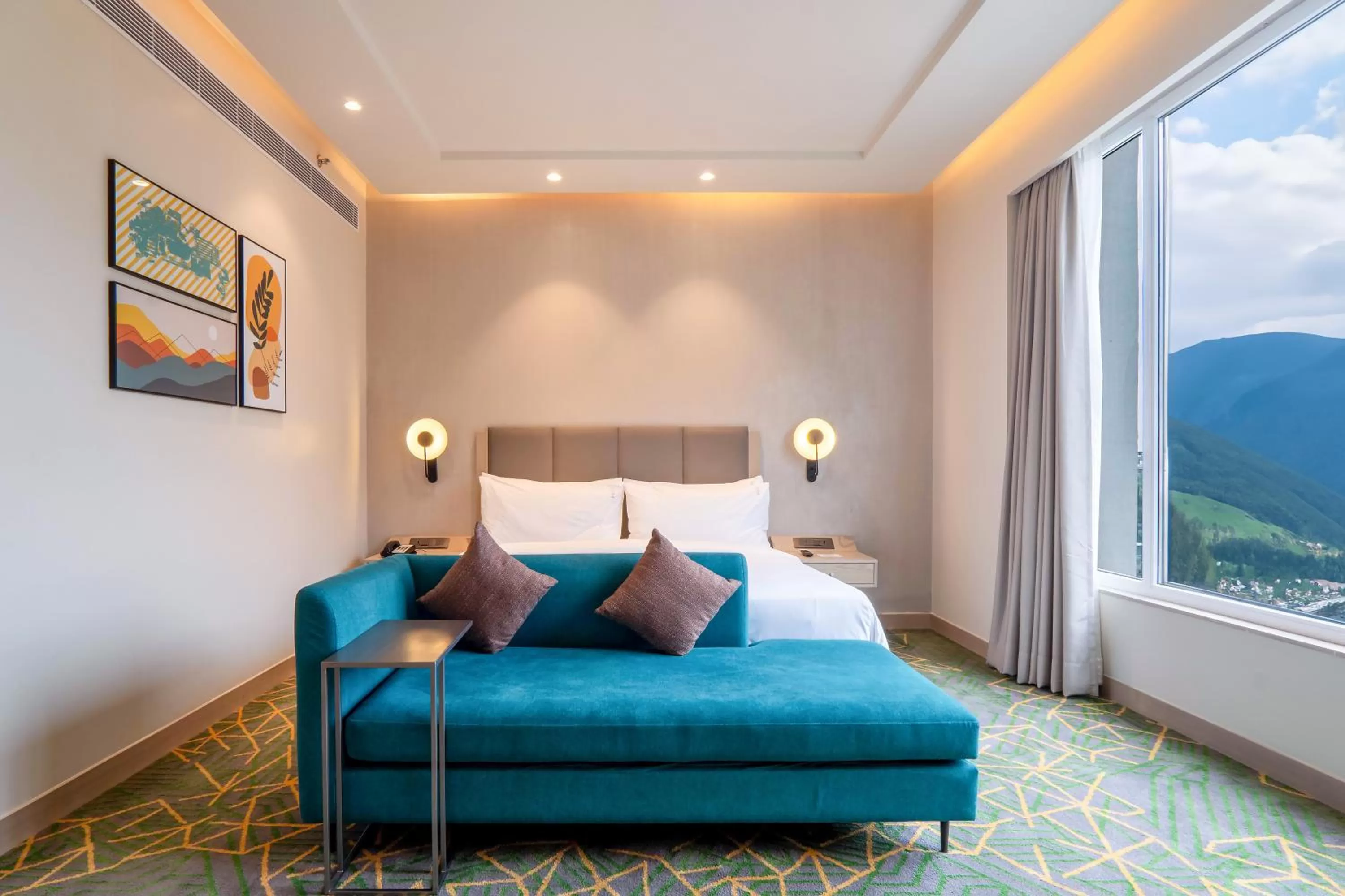 Bed in Holiday Inn Katra Vaishno Devi by IHG