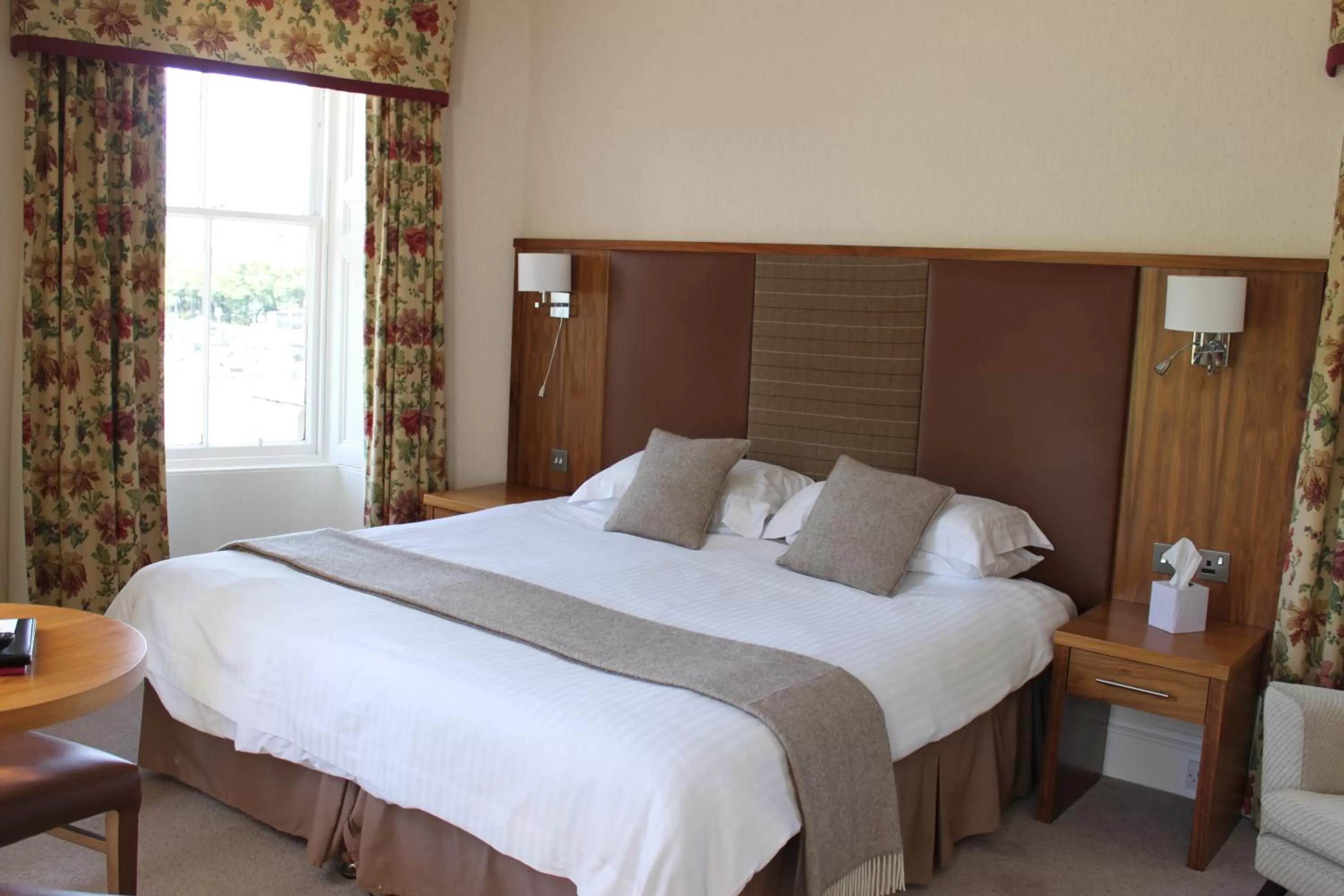 Bed in Mackays Hotel