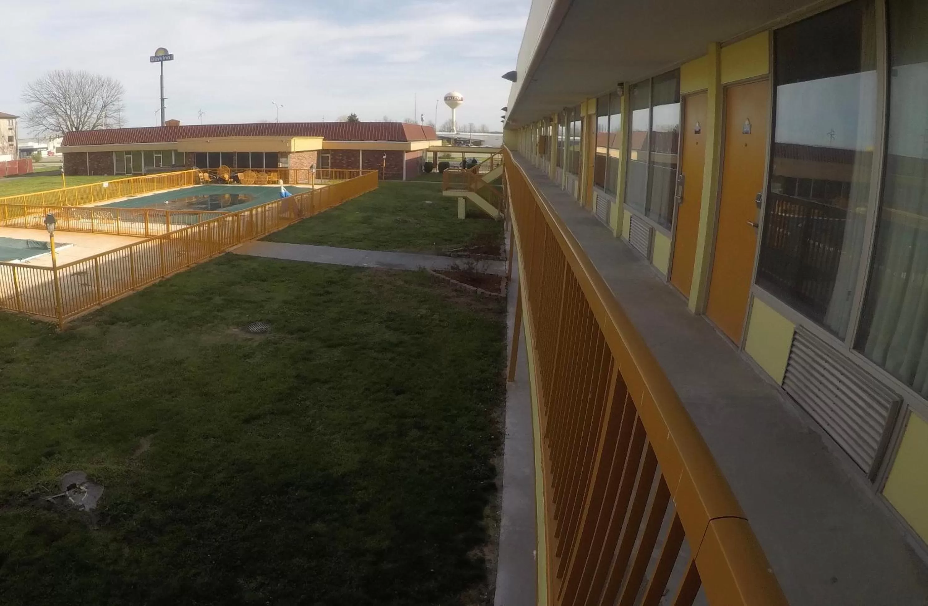 Swimming pool in Days Inn by Wyndham Salem, Illinois