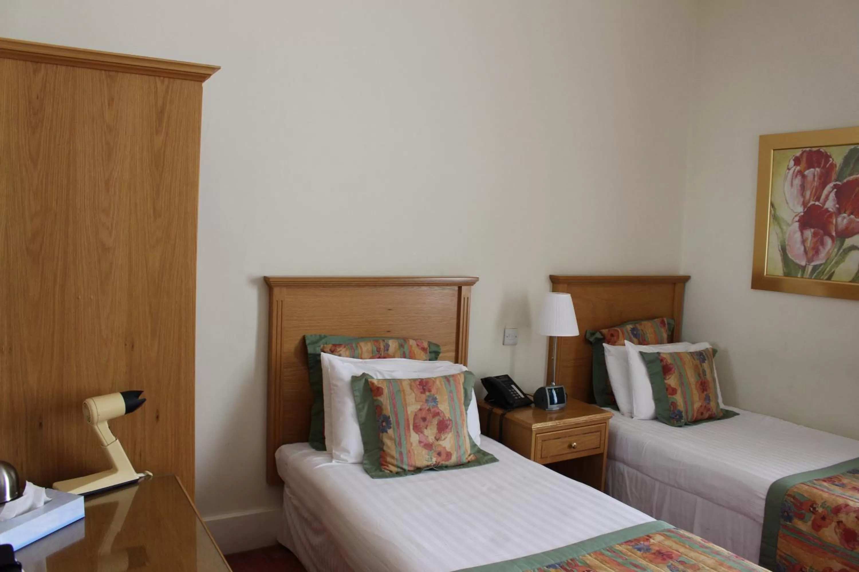 Bedroom, Bed in Horizon Hotel