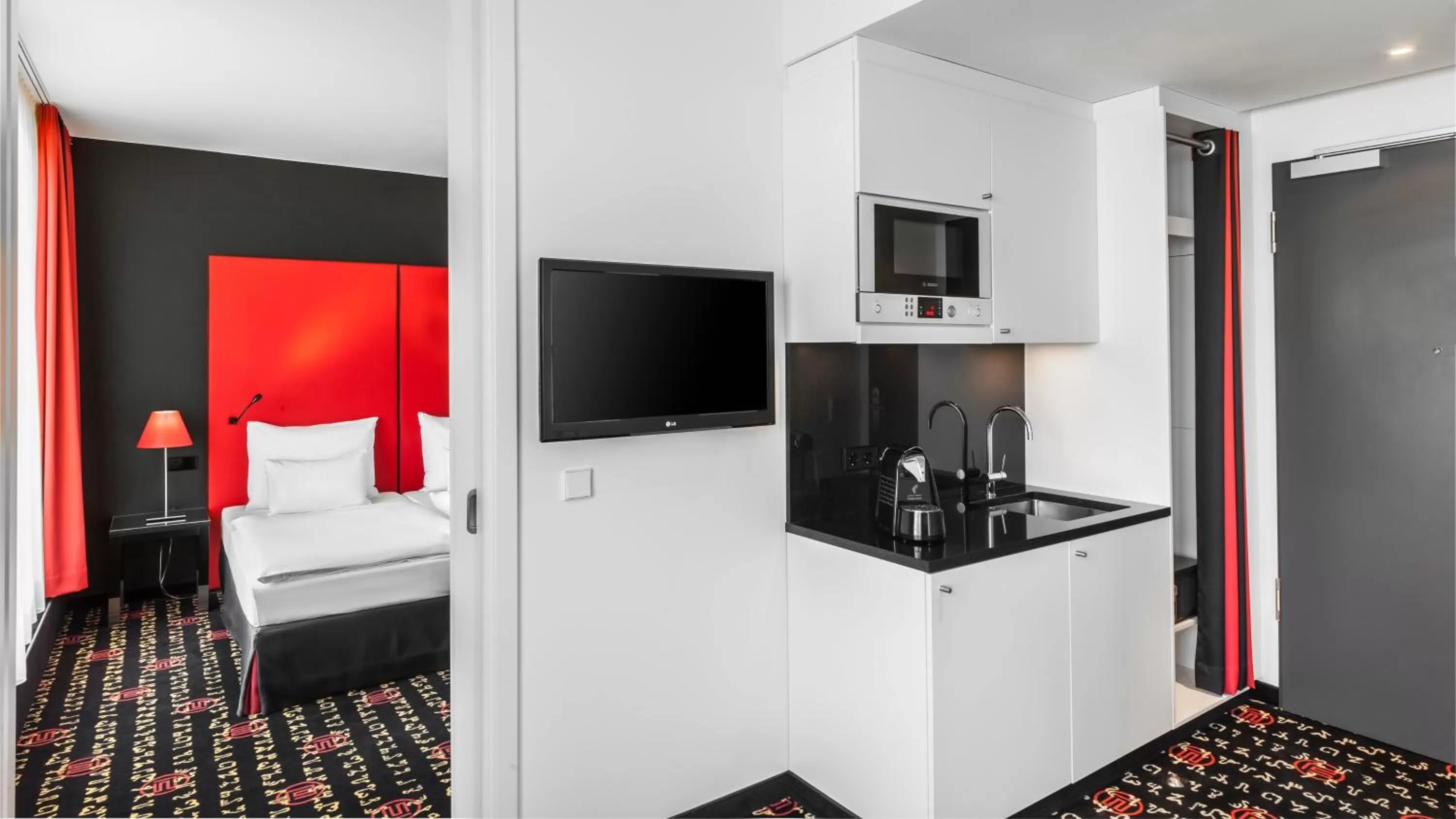 Bedroom, Bed in Holiday Inn Munich - Westpark by IHG