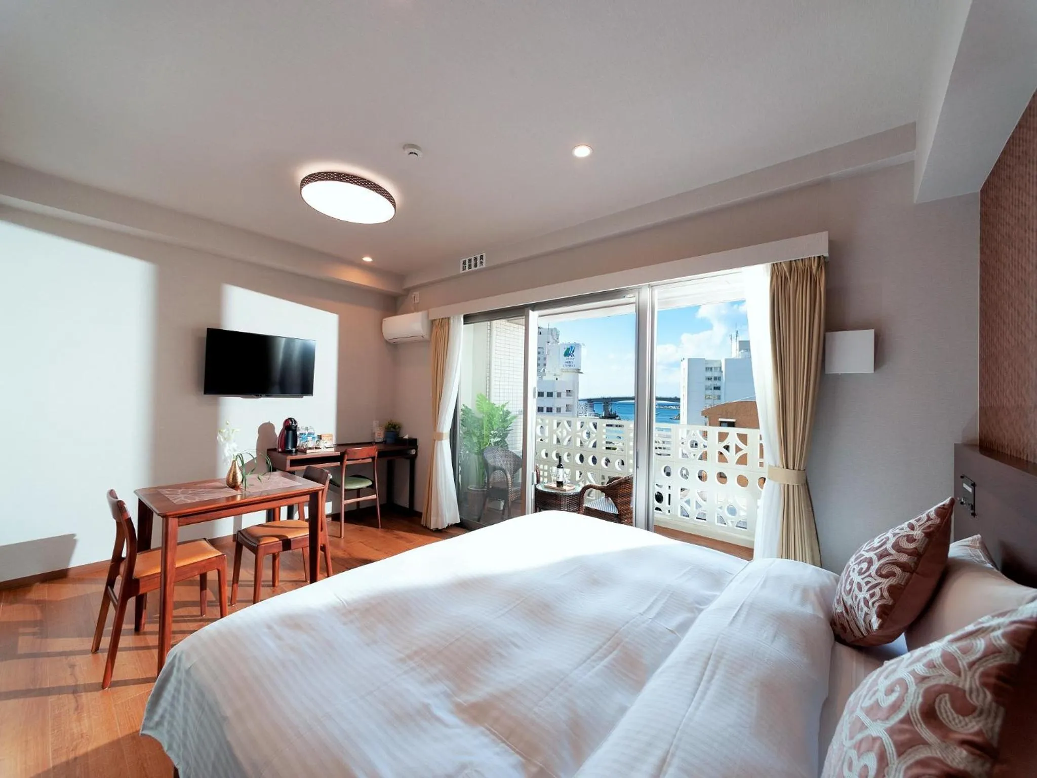 Bed in Smart Condo Tomari