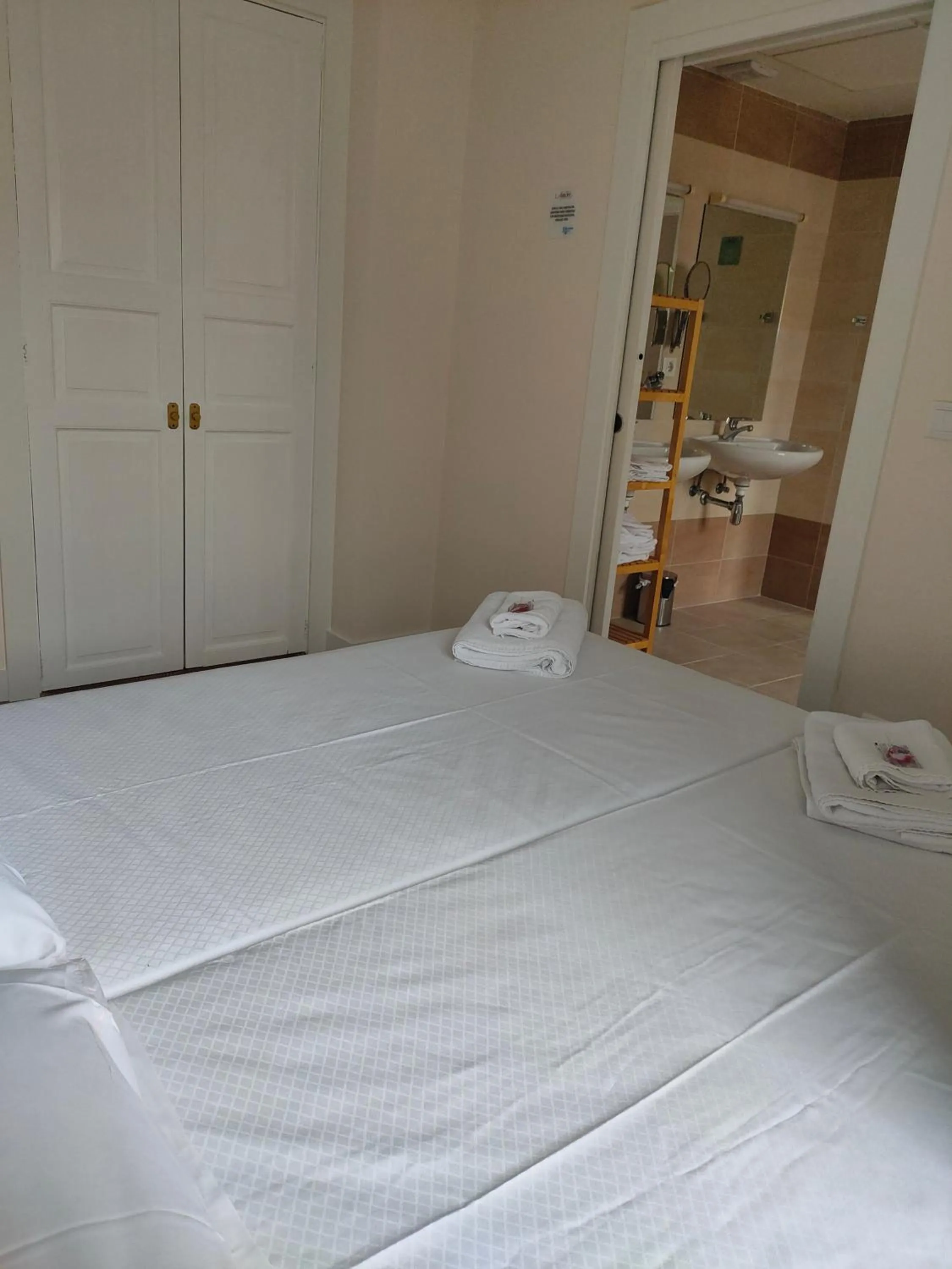 Photo of the whole room, Bed in Hotel Arrope