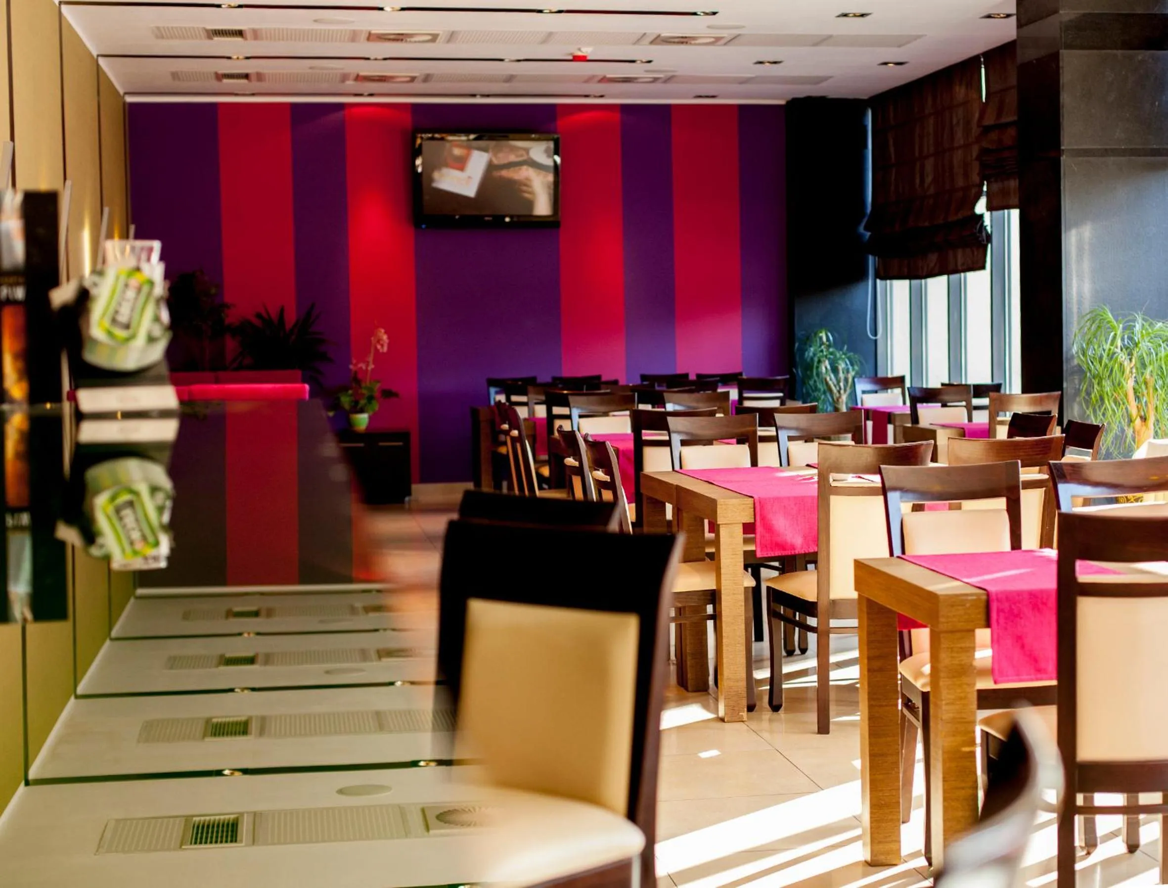 Restaurant/places to eat in Hotton Hotel