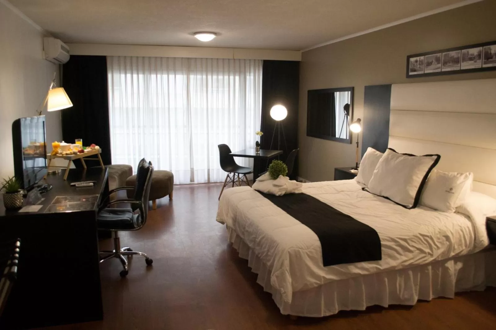Photo of the whole room, Bed in Pocitos Plaza Hotel