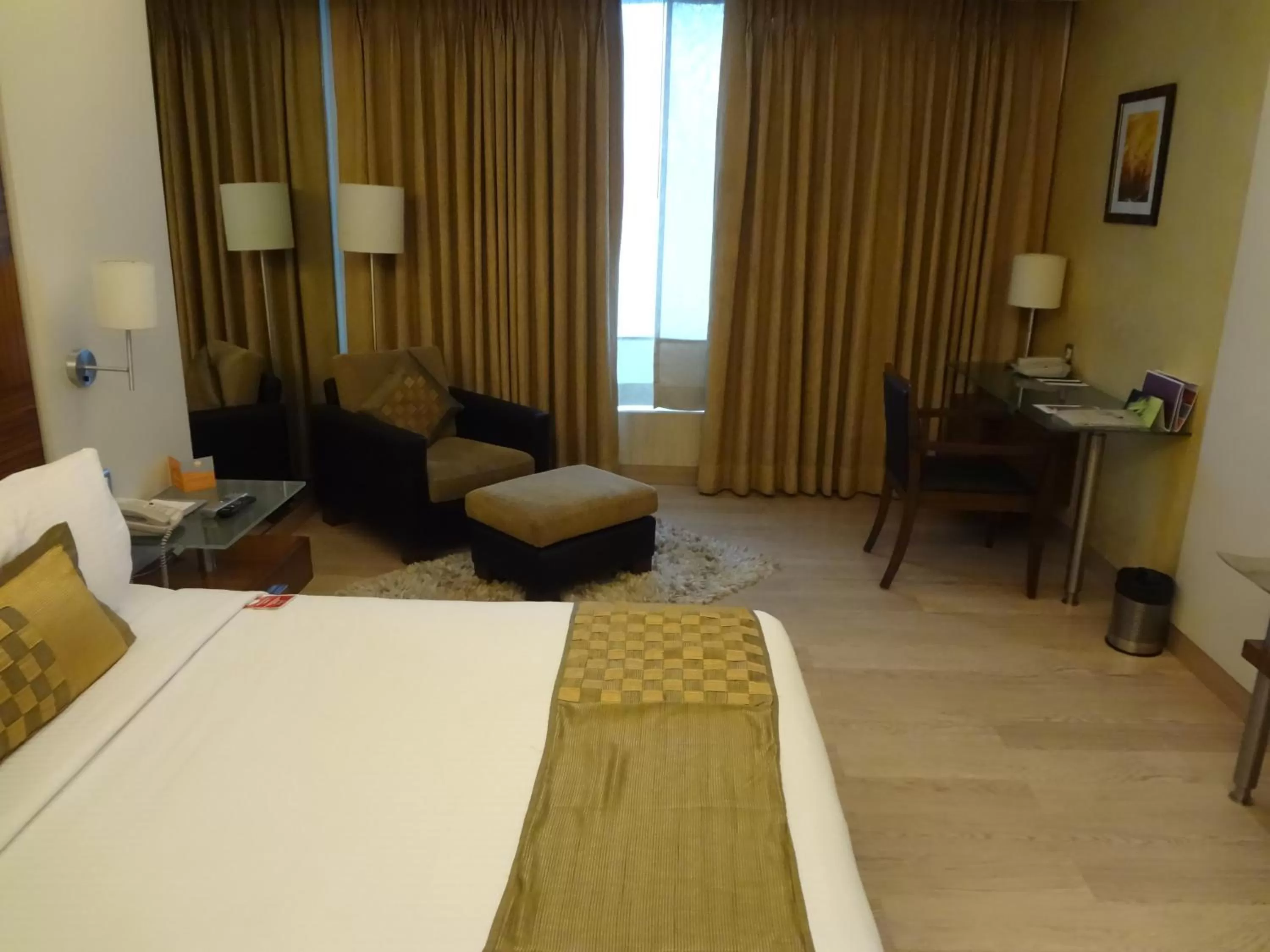 Photo of the whole room, Bed in Mirage Hotel, Mumbai International Airport
