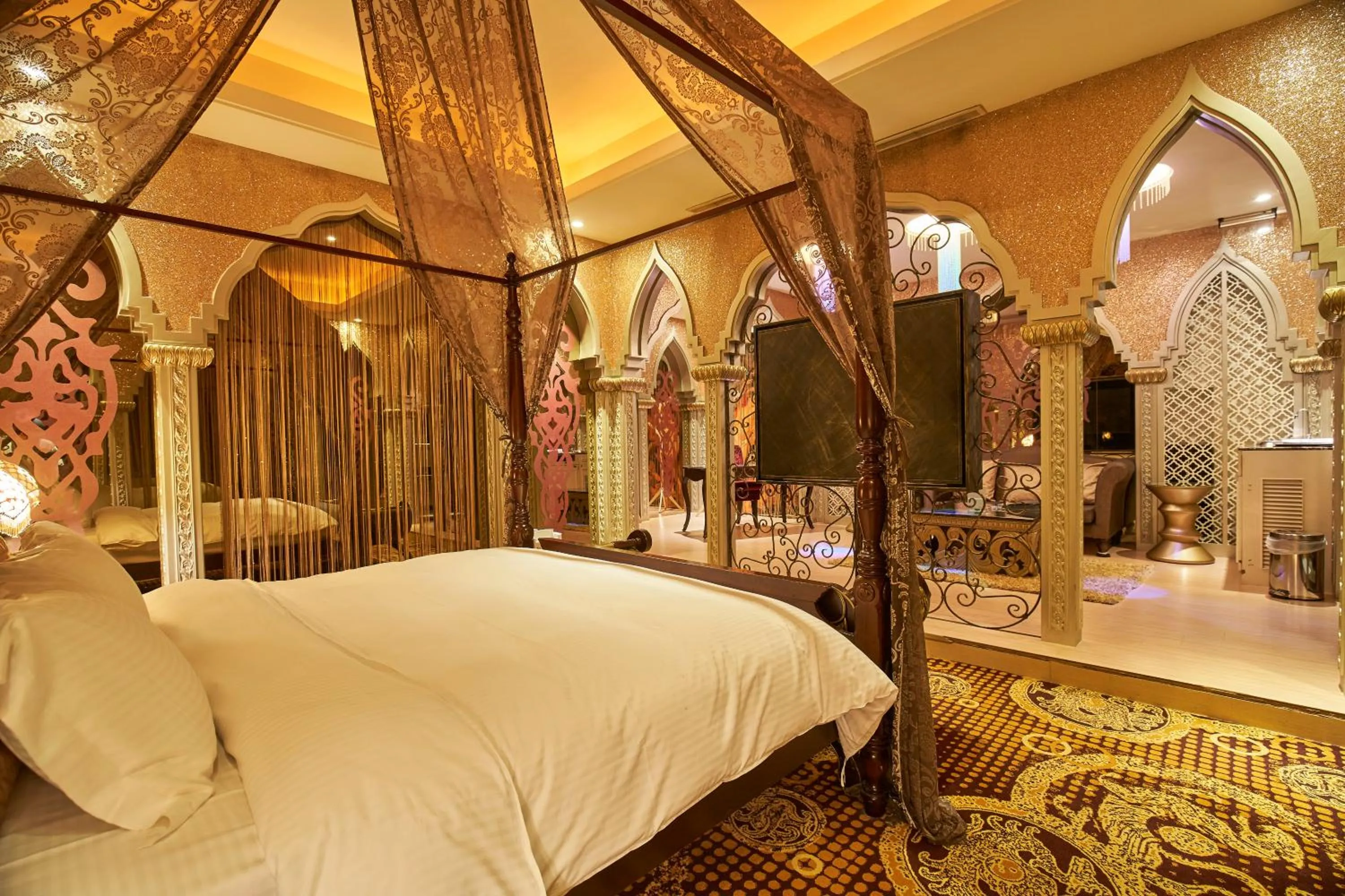 Photo of the whole room, Bed in Dongfeng Motel