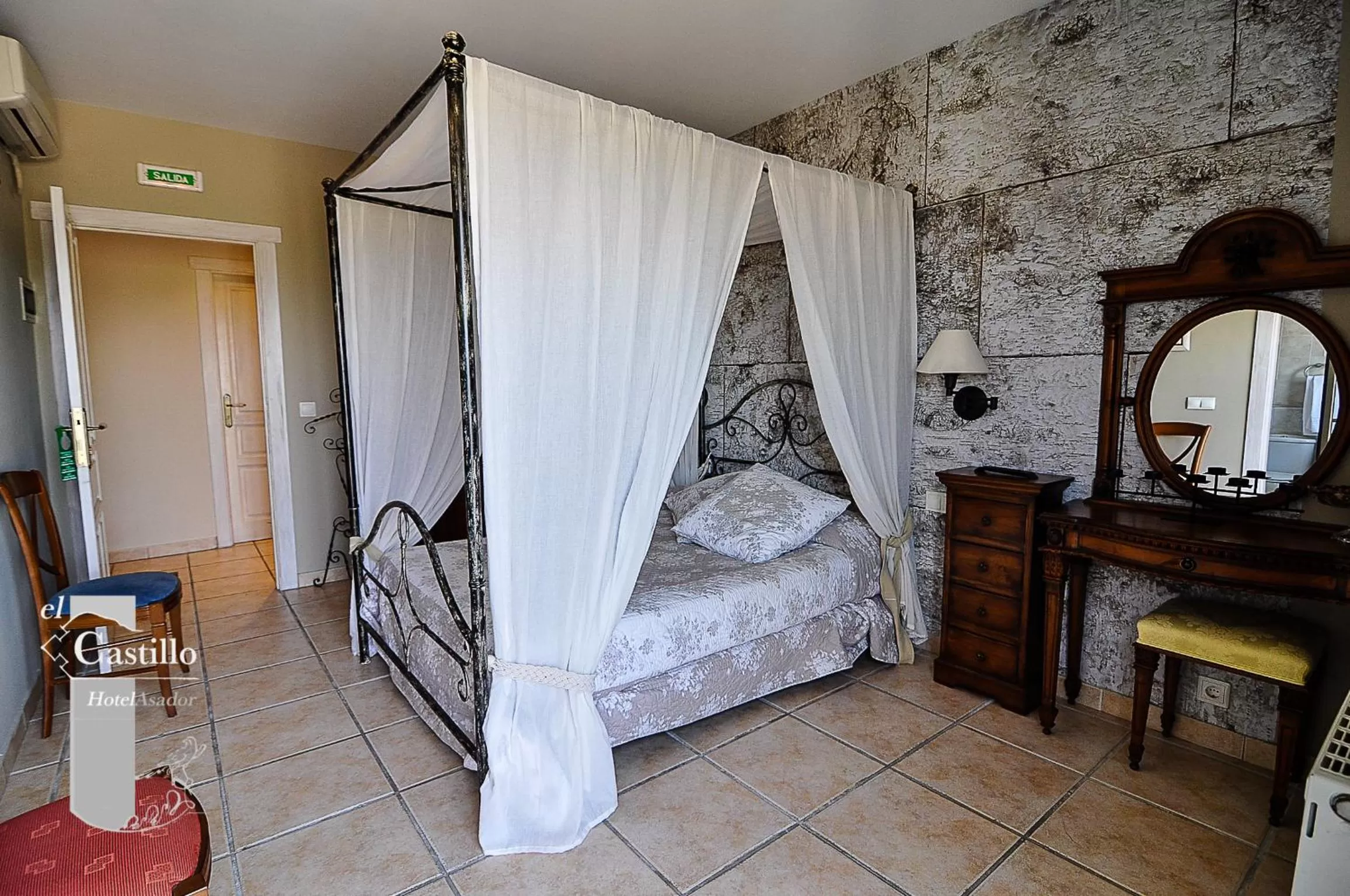 Photo of the whole room, Bed in Hotel Rural el Castillo