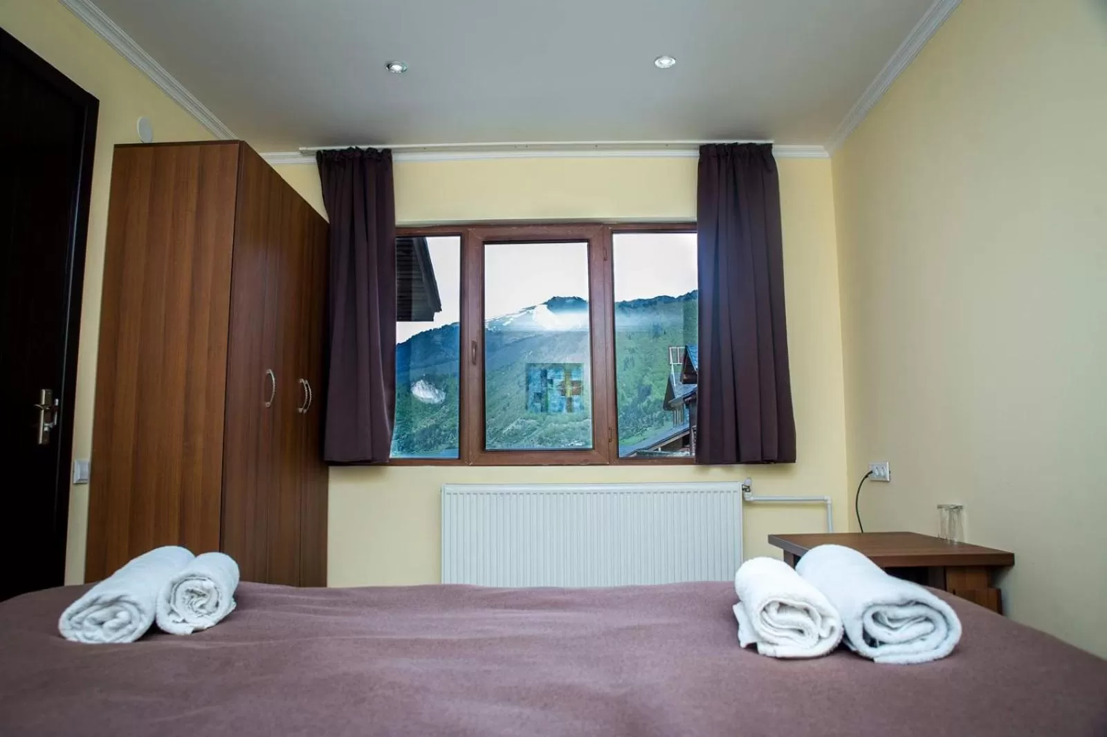 Mountain view, Bed in Hotel Banguriani