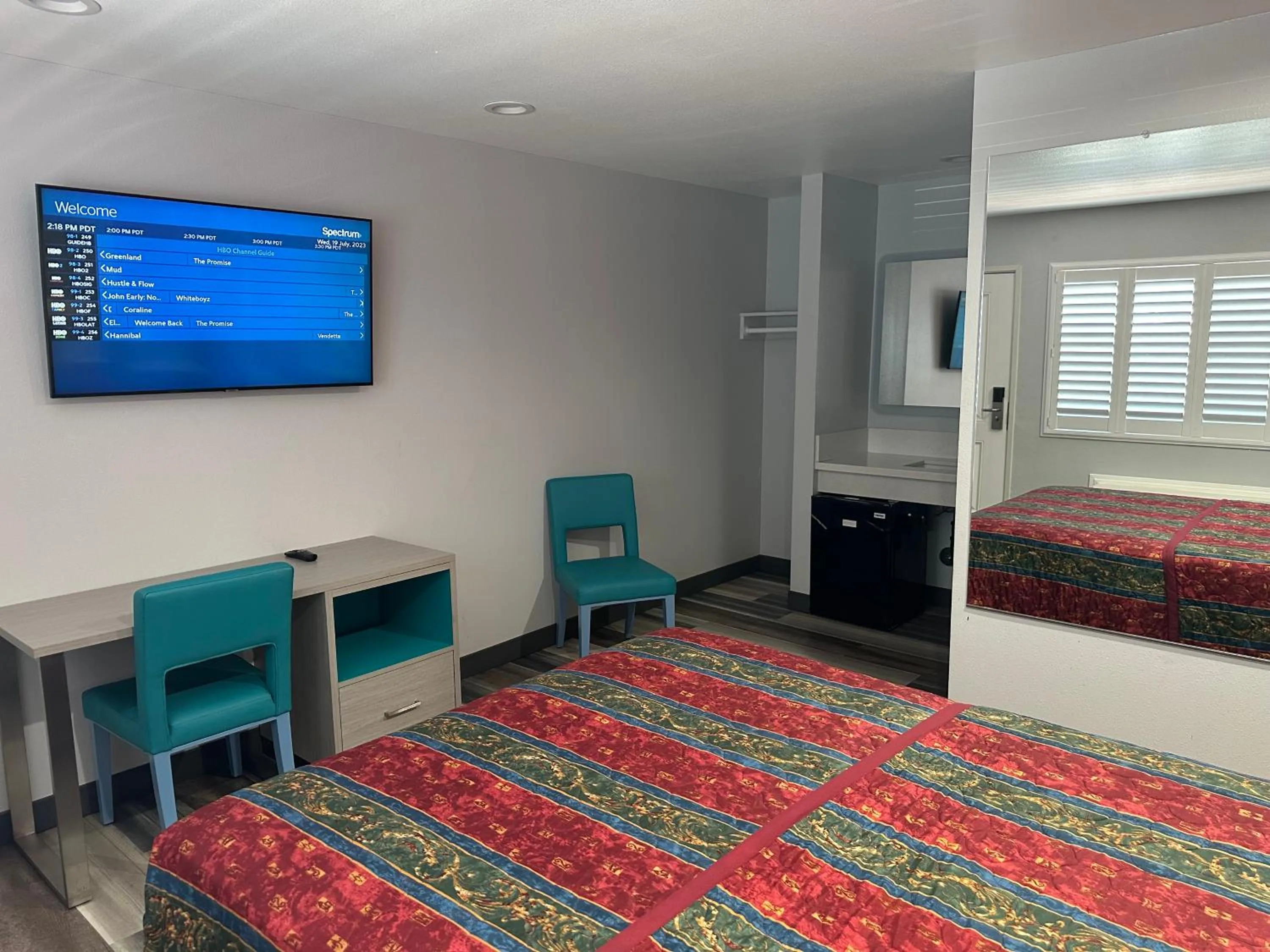 Bed in Sahara Inn - Los Angeles