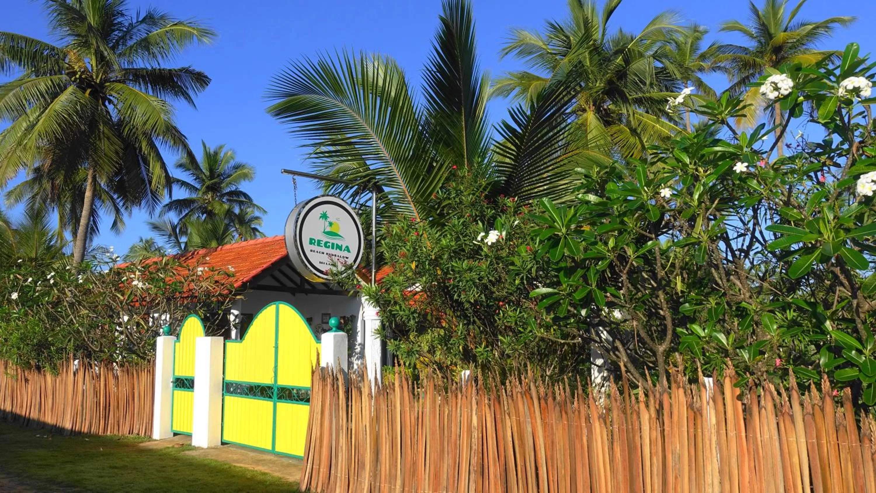 Facade/entrance in Regina Beach Bungalow