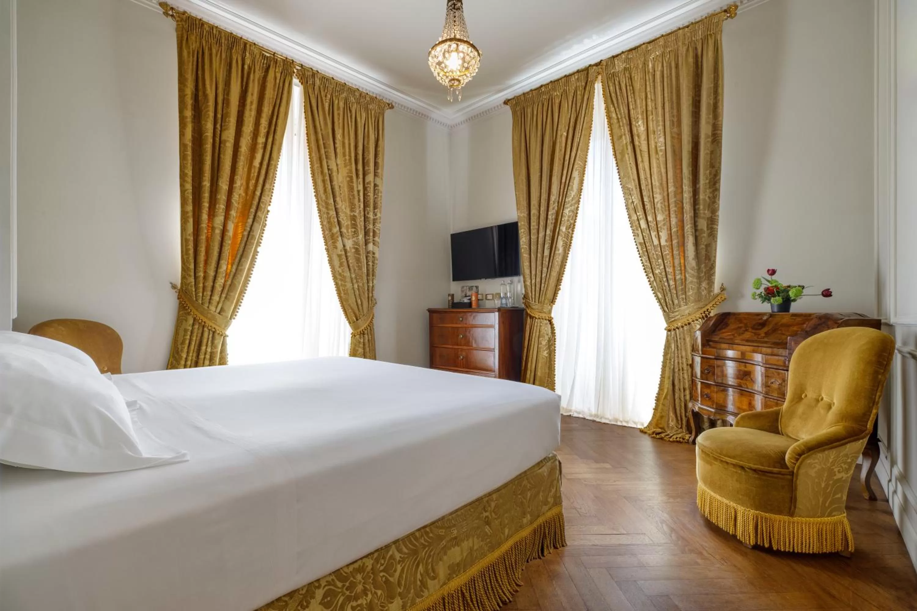 Bed in Hotel Locarno