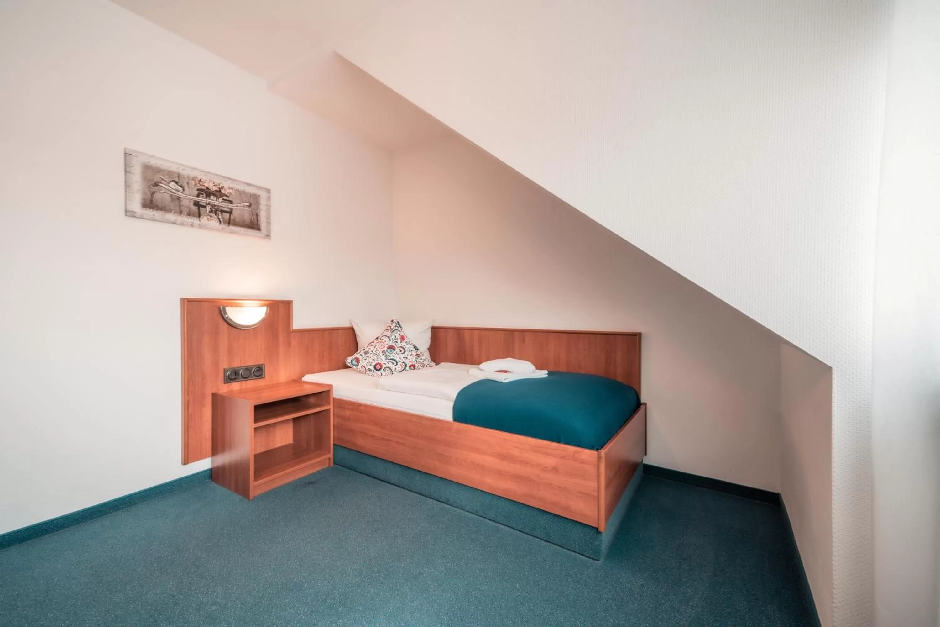 Bed in Airport Lounge Hotel Düsseldorf