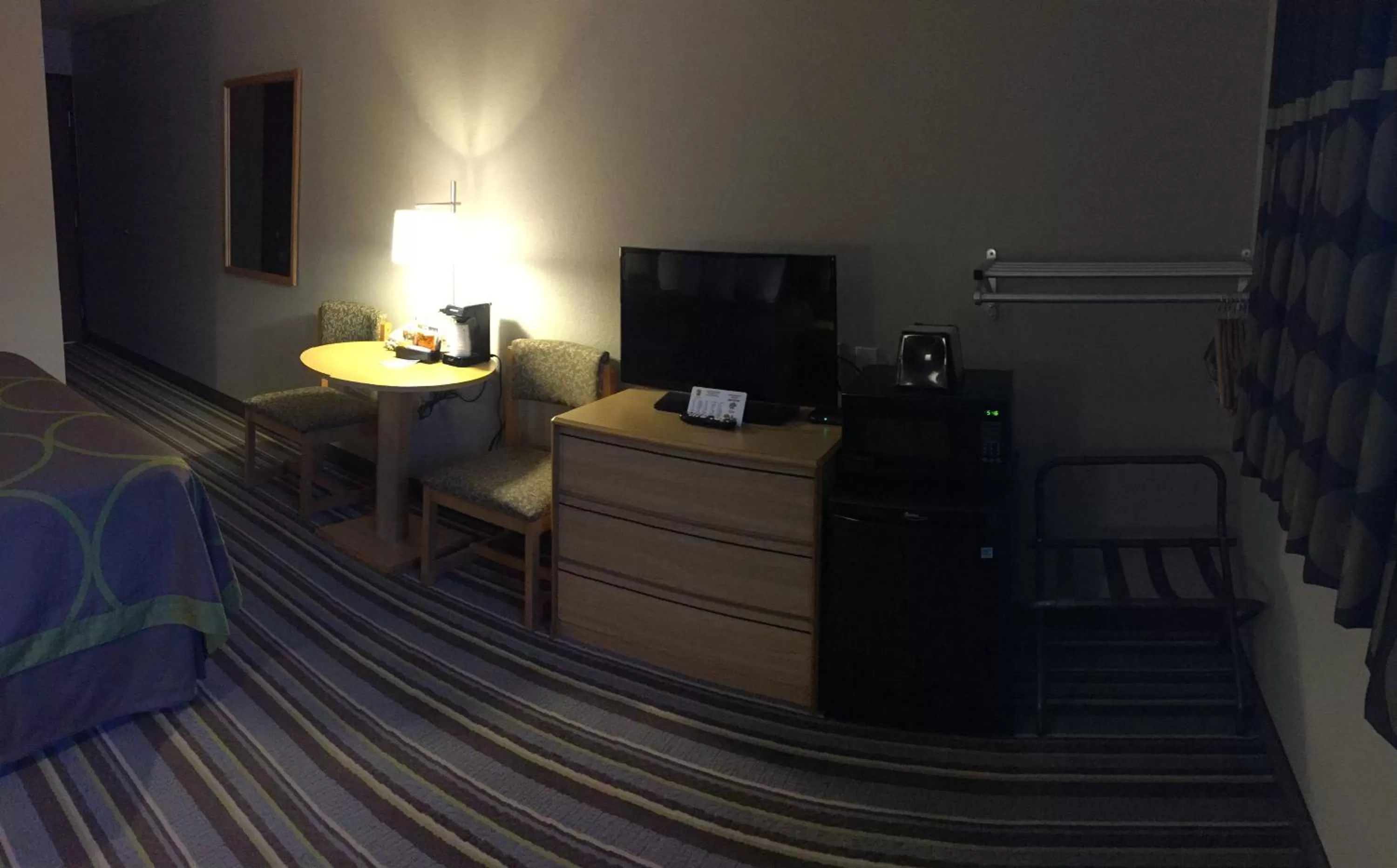 TV and multimedia, Bed in Super 8 by Wyndham Dillon