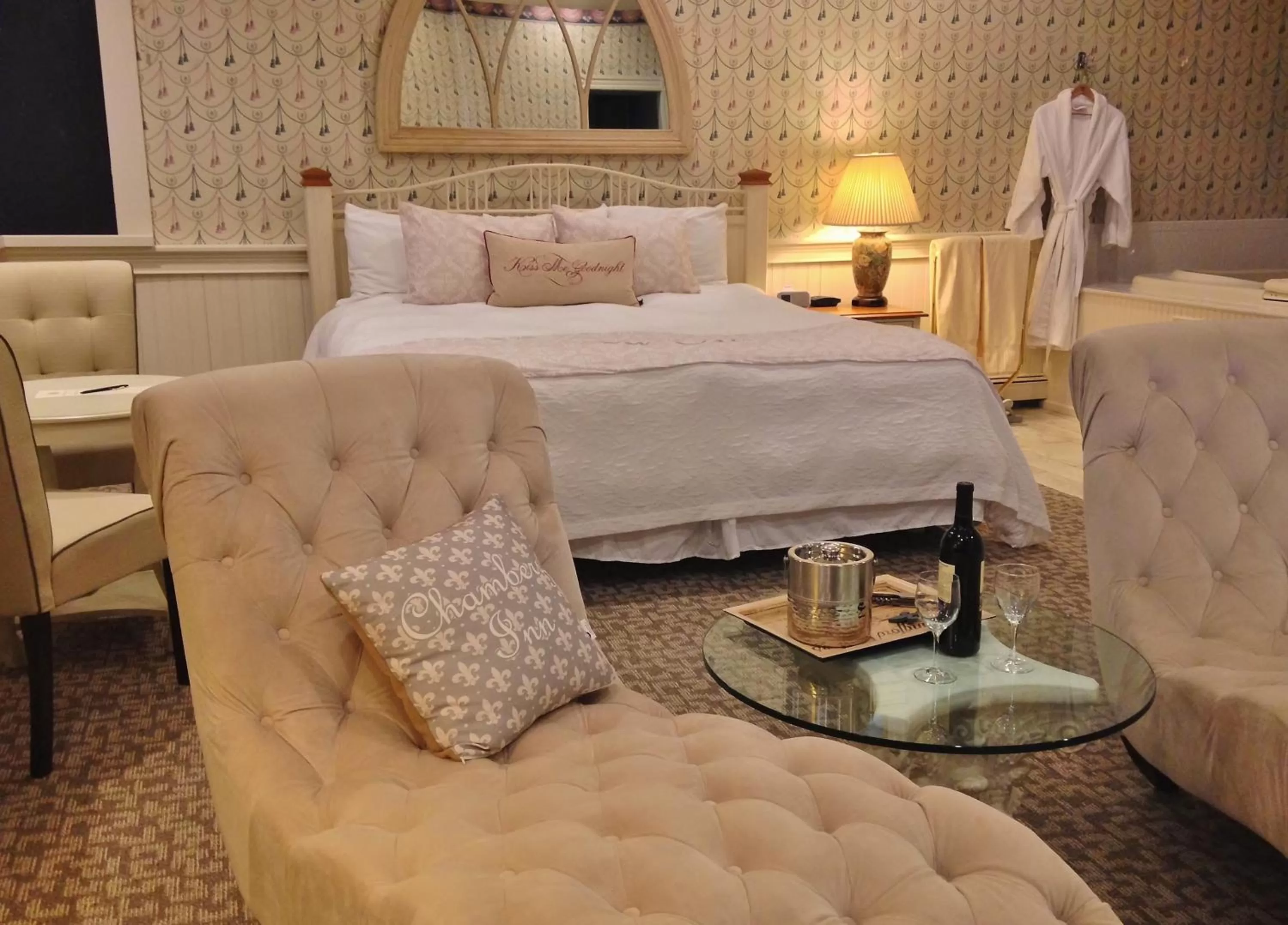 Photo of the whole room, Bed in Chambery Inn