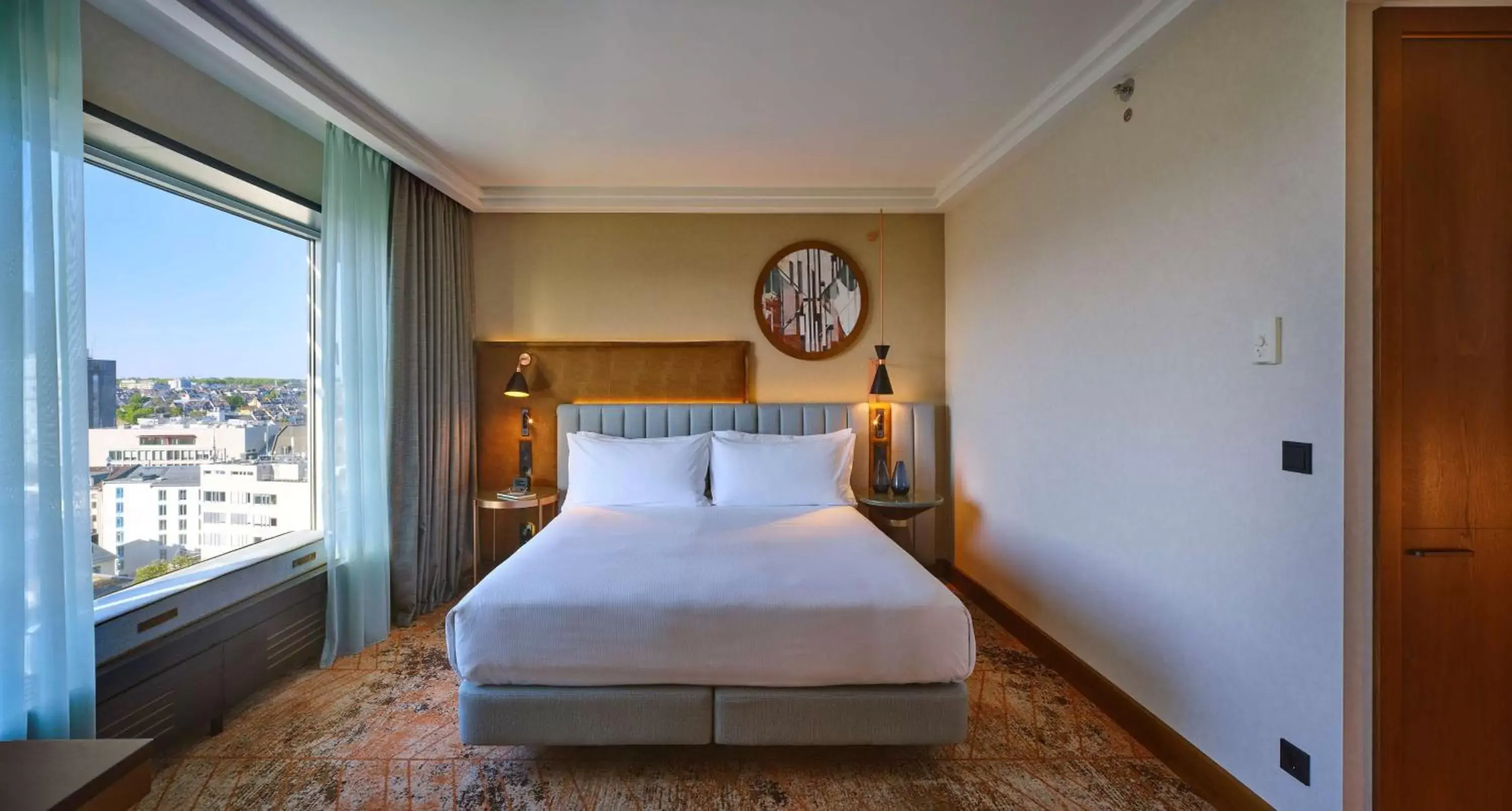 One-Bedroom Corner Suite in Hilton Frankfurt City Centre One-Bedroom Corner Suite in Hilton Frankfurt City Centre