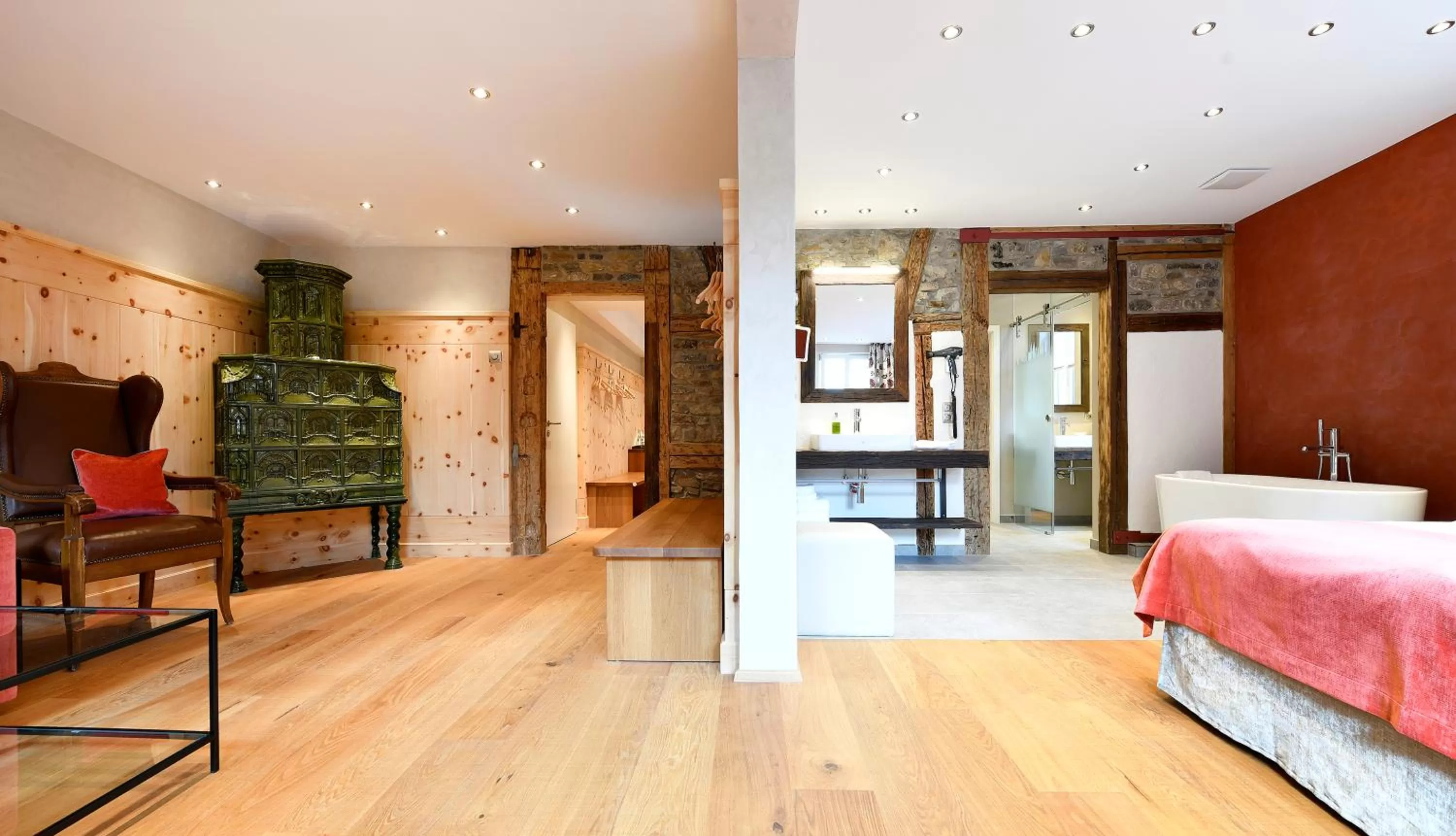 Living room, Bed in Romantik Hotel Markusturm