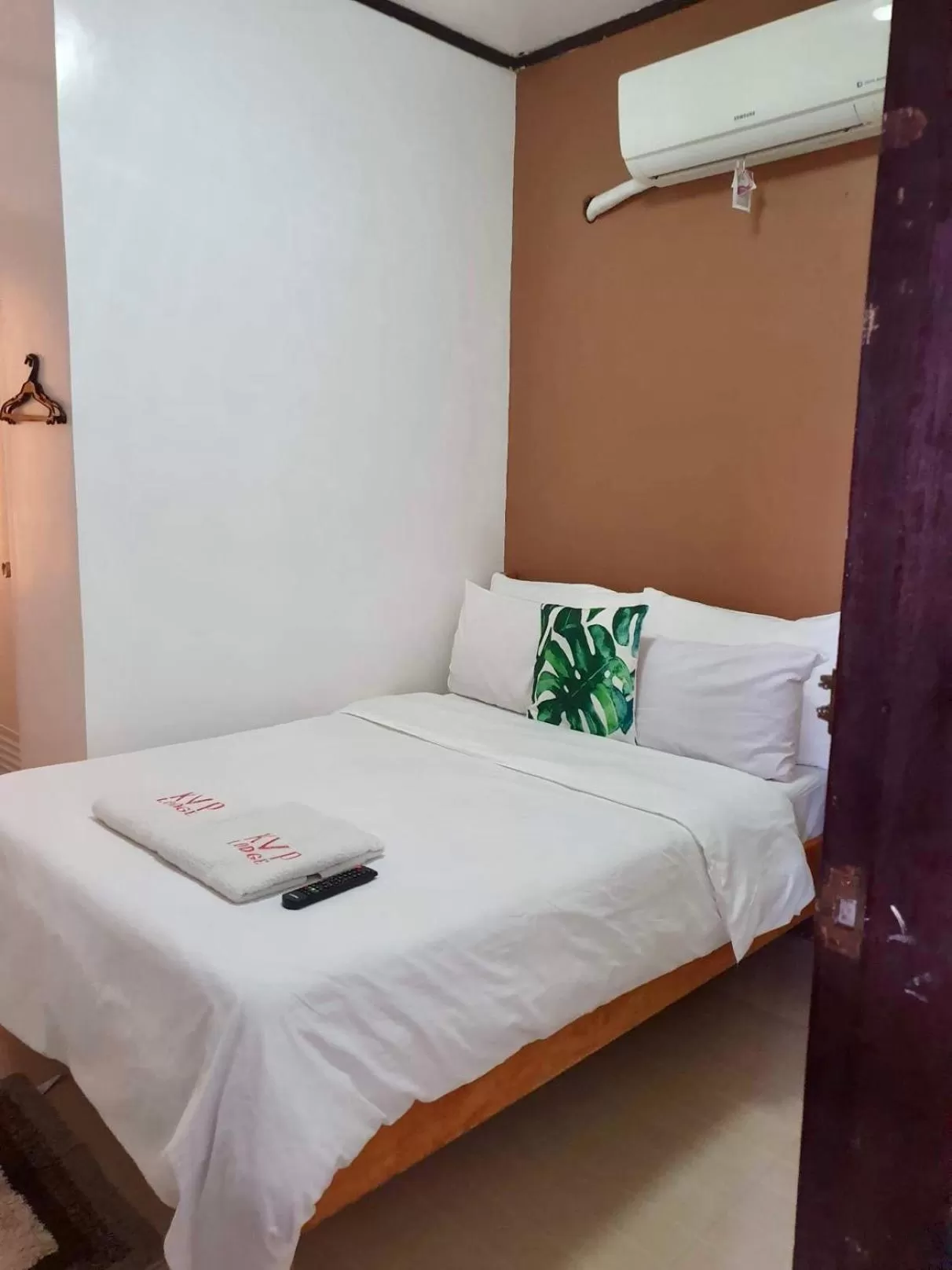 Bed in Kalis Viewpoint Lodge Coron