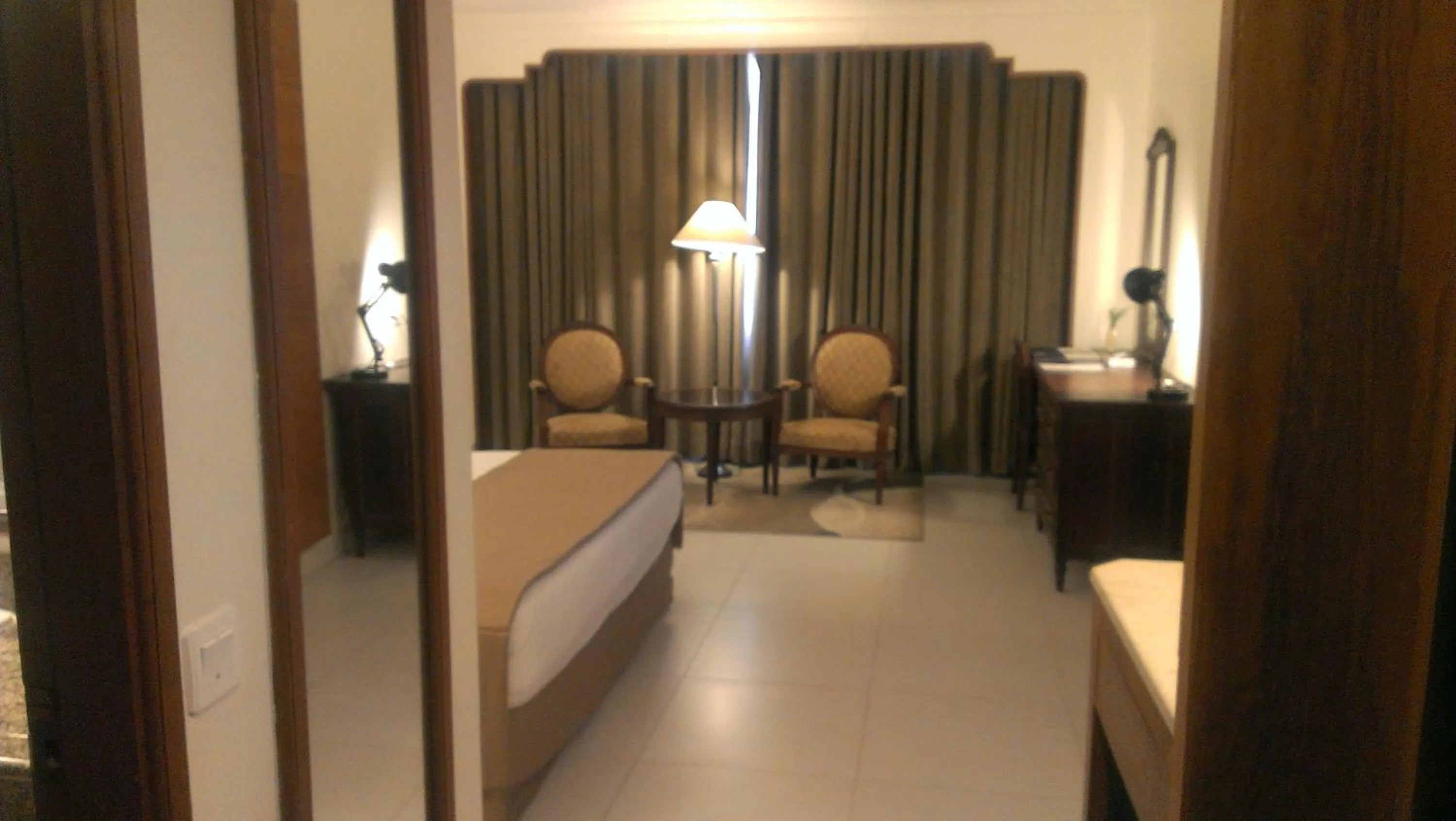 Regent Plaza Hotel & Convention Center