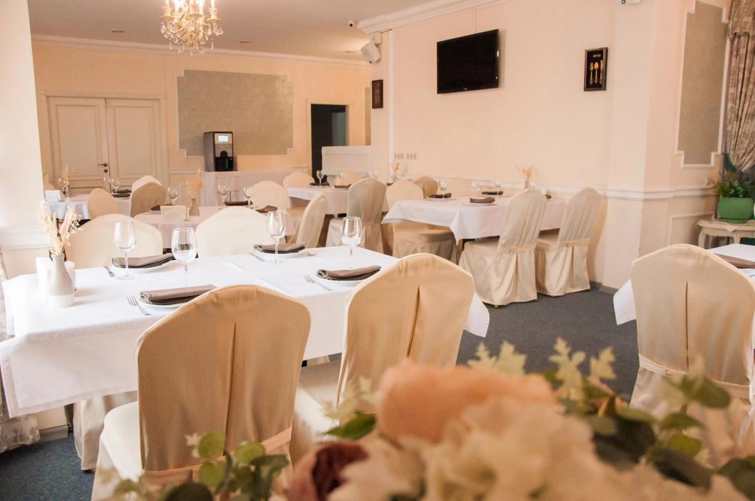 Restaurant/places to eat, Banquet Facilities in Royal Olympic Hotel