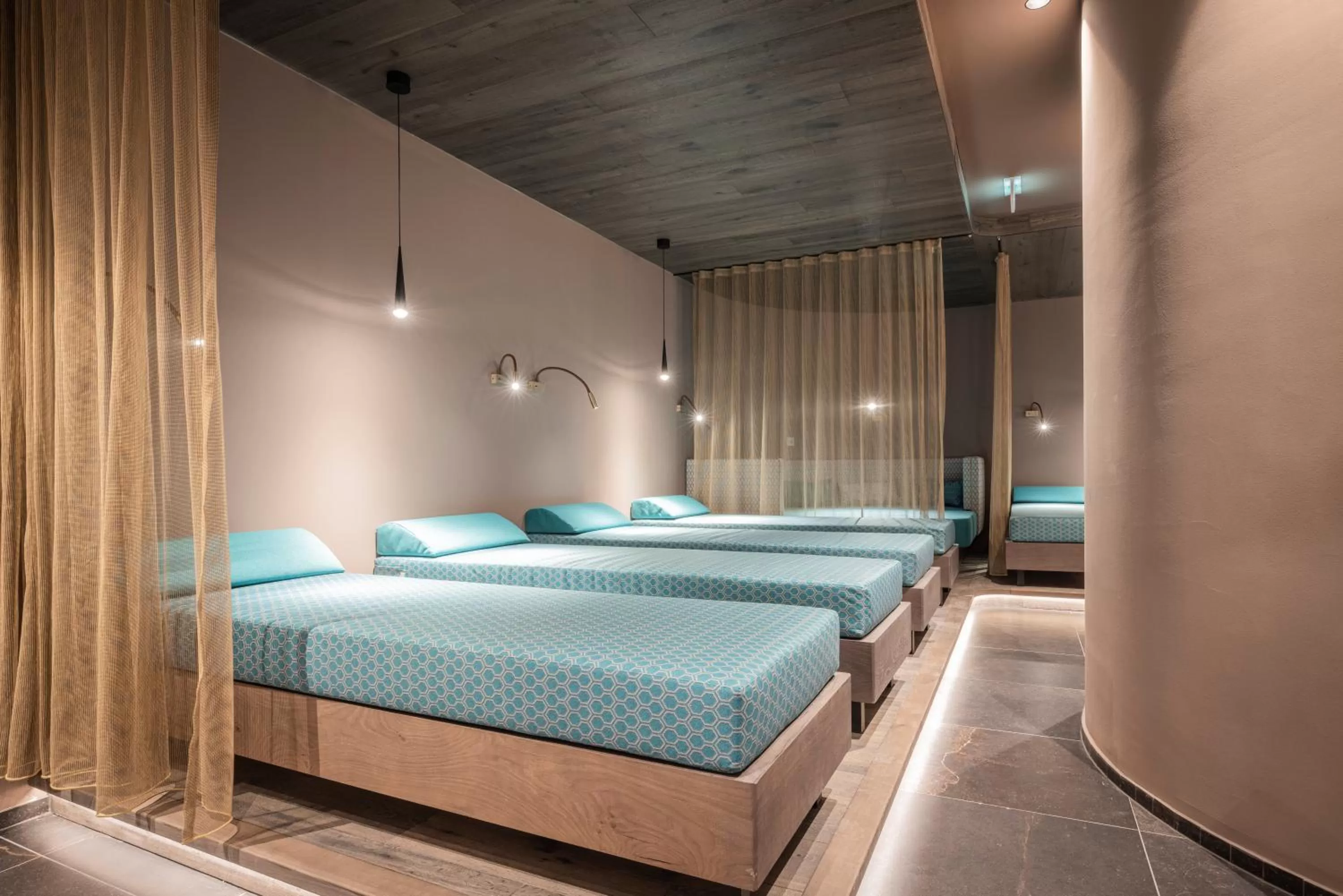 Spa and wellness centre/facilities, Bed in Hotel Kristall