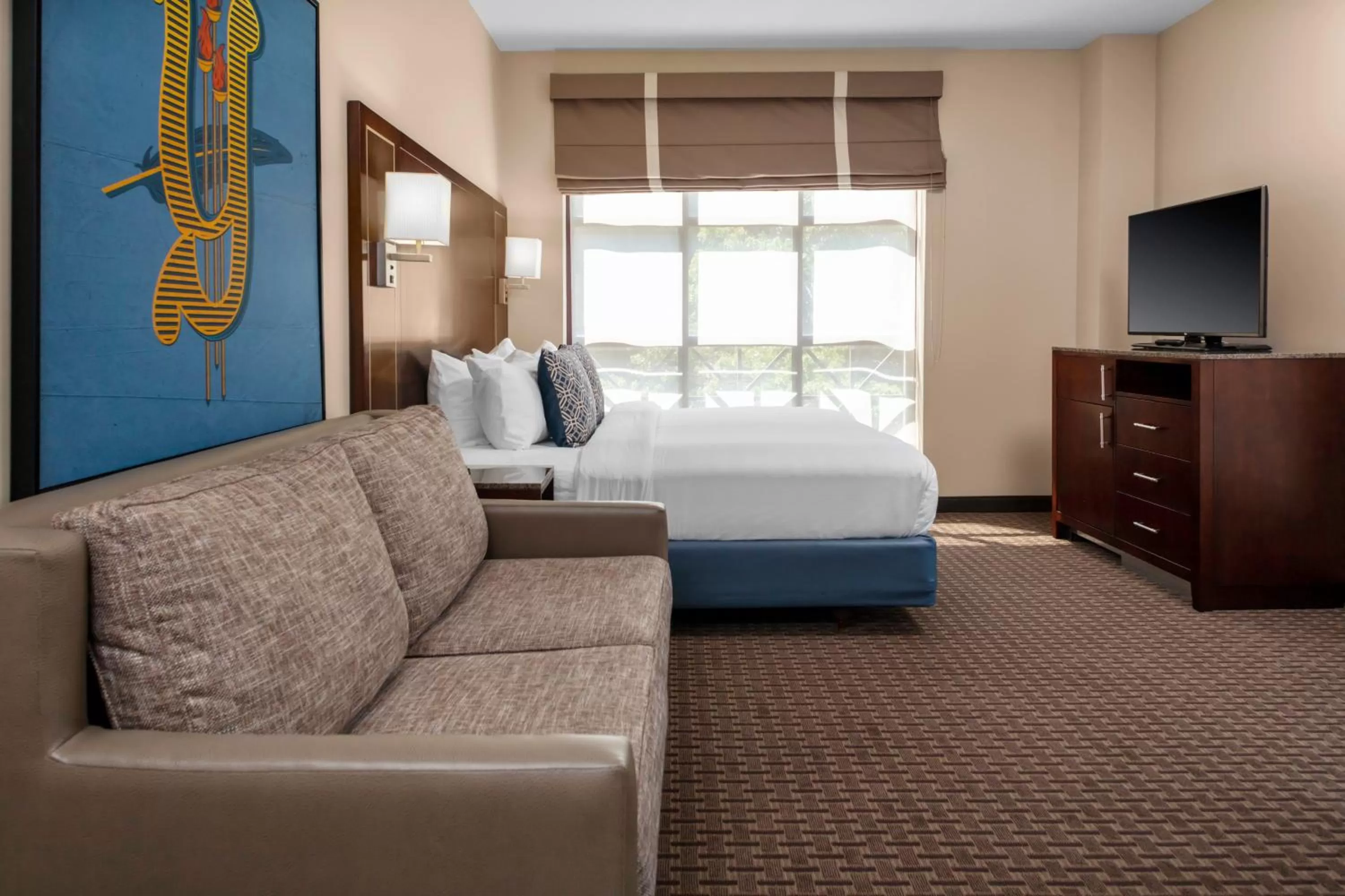 Seating area, Bed in New Haven Hotel