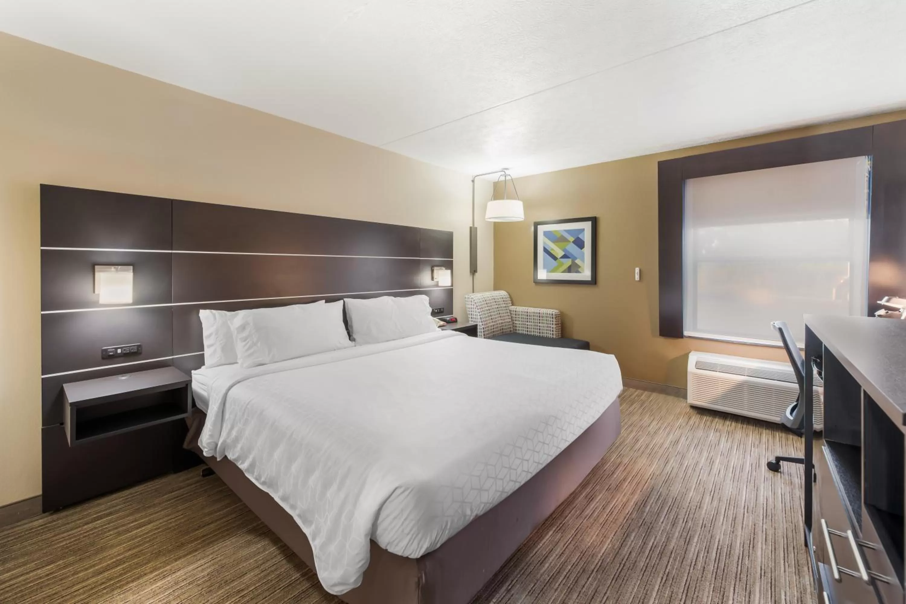 Bed in Holiday Inn Express London-I-70 by IHG