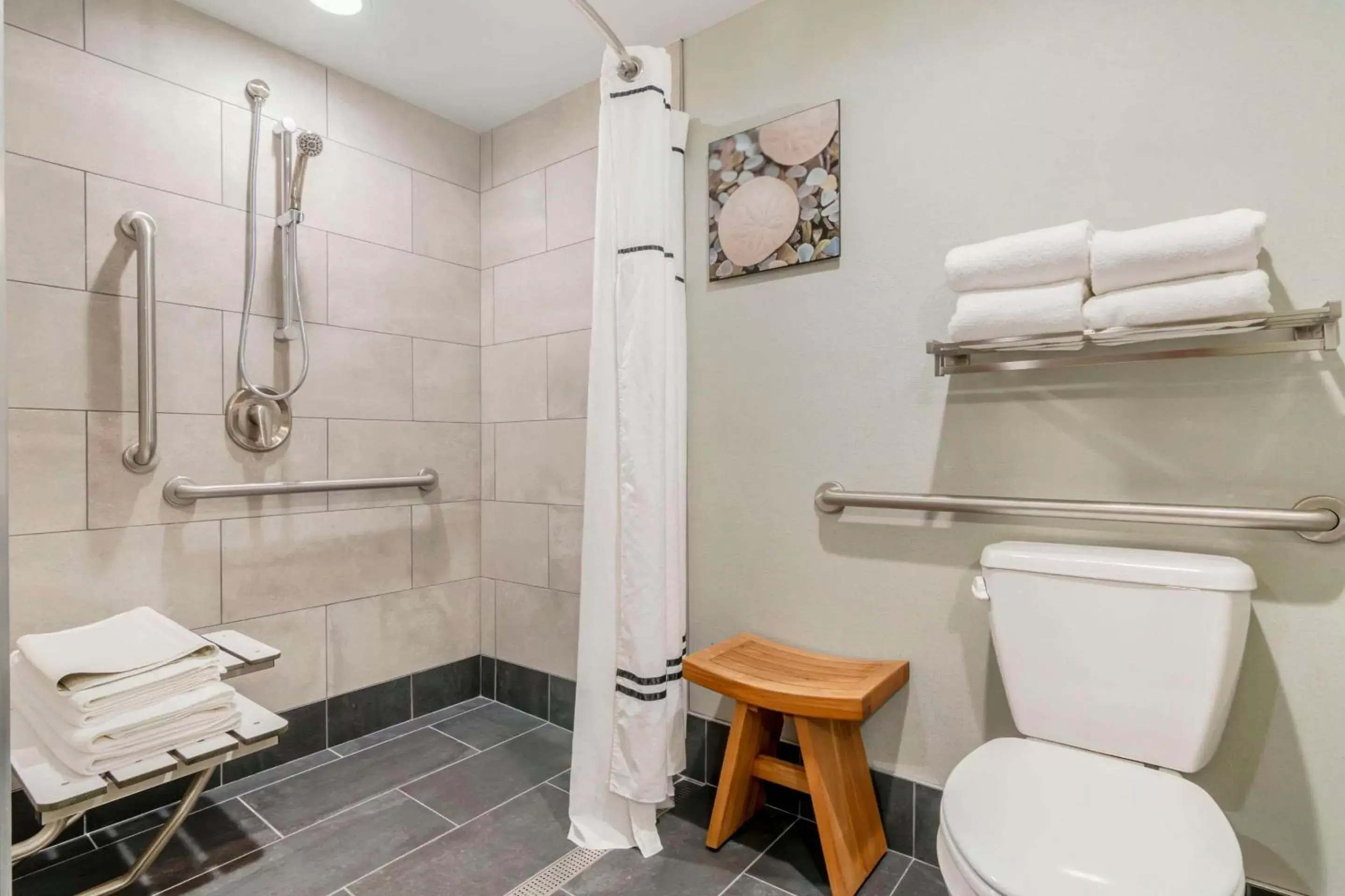 Queen Room with Roll-In Shower - Accessible/Non-Smoking in Unity Hotel and Conference Ctr, Ascend Hotel Collection Queen Room with Roll-In Shower - Accessible/Non-Smoking in Unity Hotel and Conference Ctr, Ascend Hotel Collection