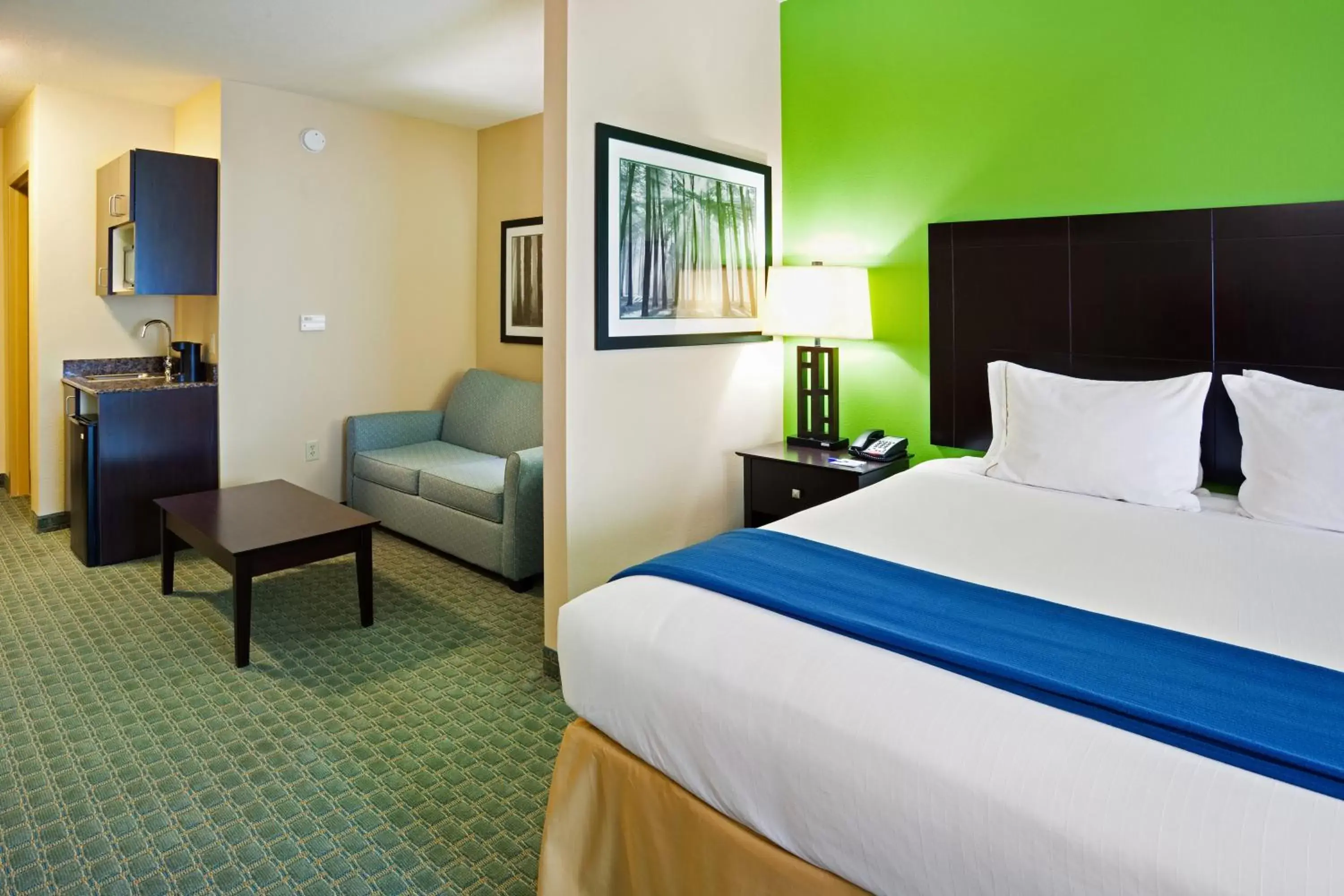 Holiday Inn Express Hotel & Suites Newport South by IHG Holiday Inn Express Hotel & Suites Newport South by IHG