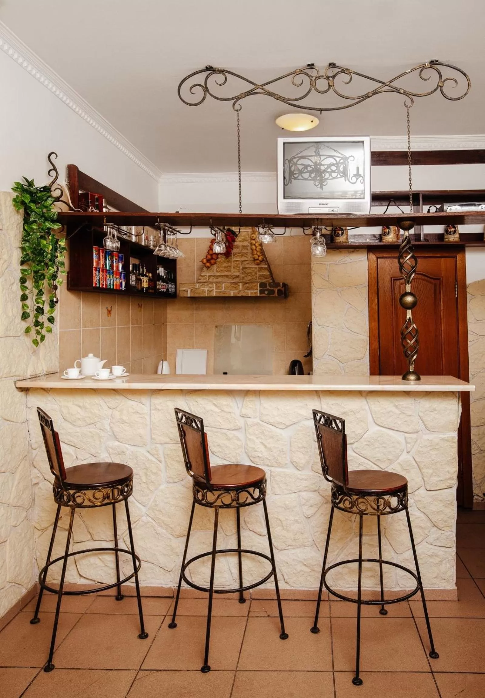 Restaurant/places to eat, Lounge/Bar in Business Hotel