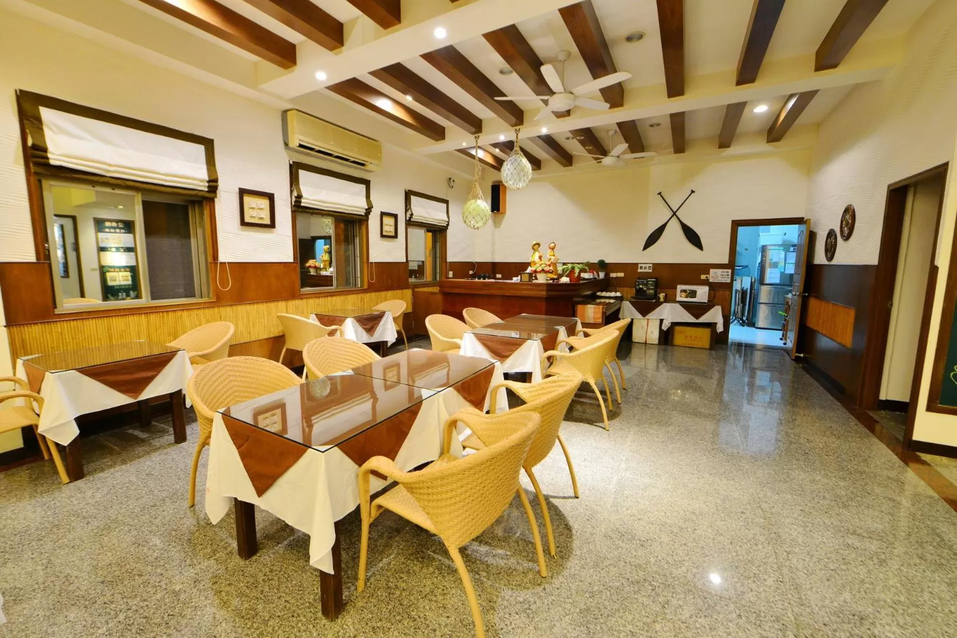 Restaurant/places to eat in Beachcastle & Sea View Villa