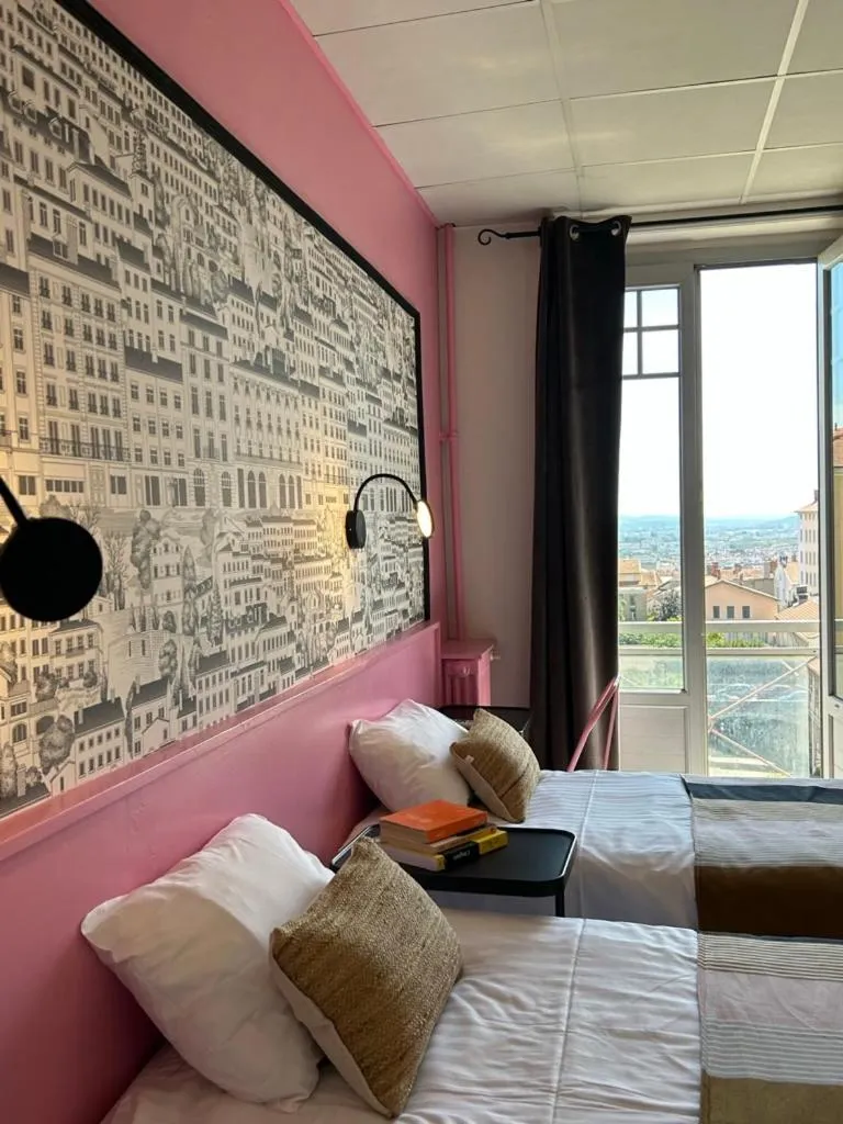 Bed in Hôtel de la Croix-Rousse