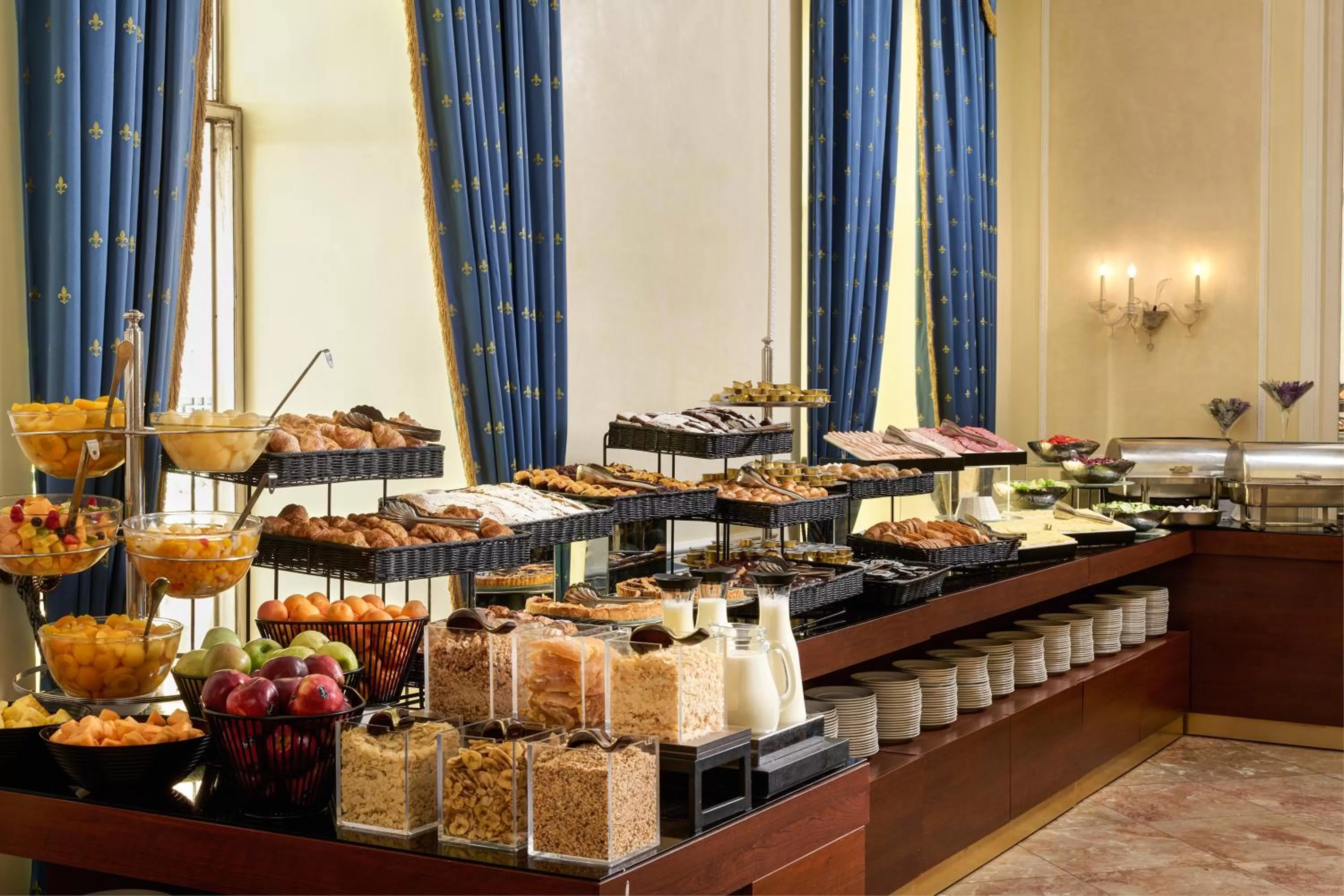 Buffet breakfast in Hotel Quirinale