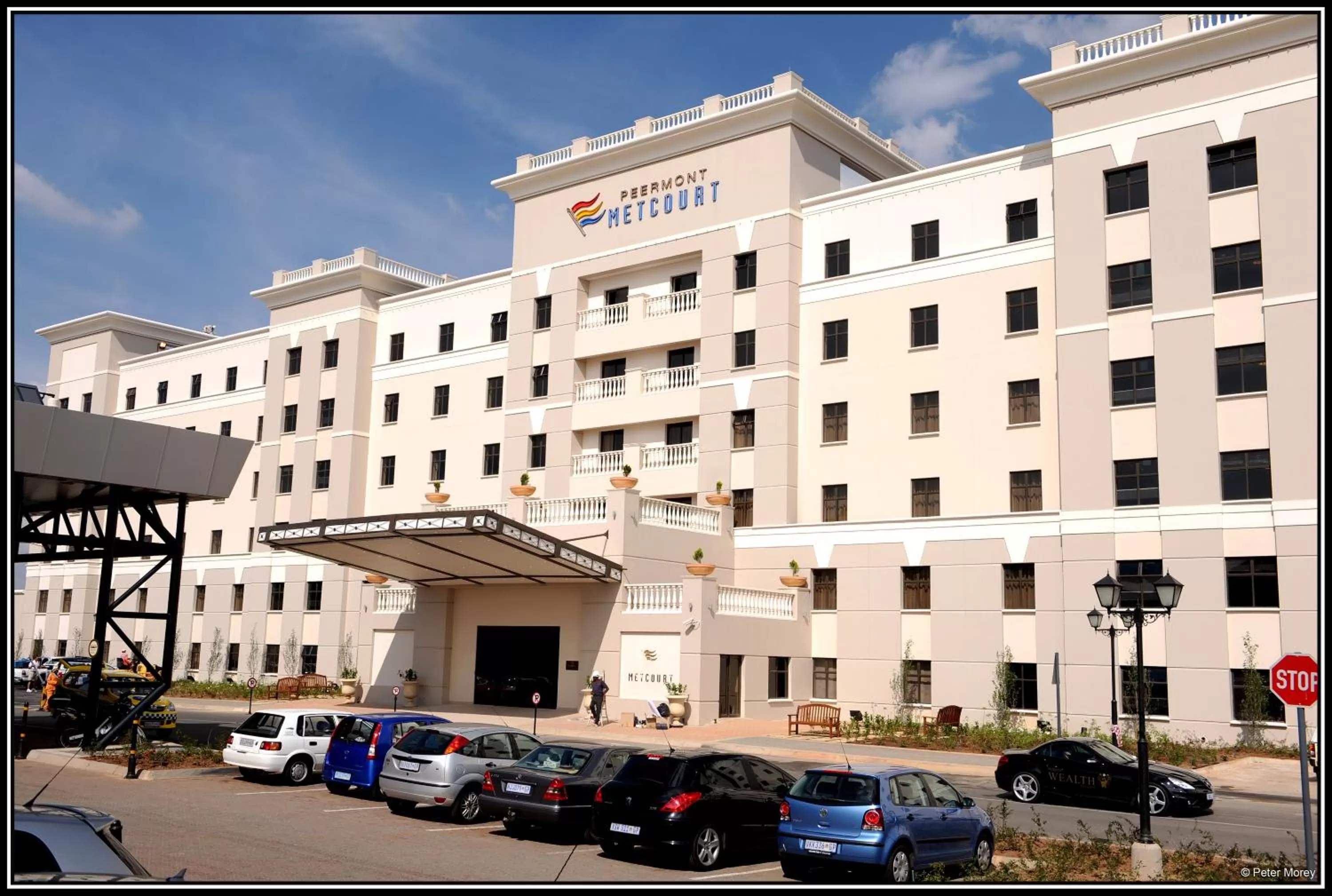Facade/entrance in Metcourt at Emperors Palace