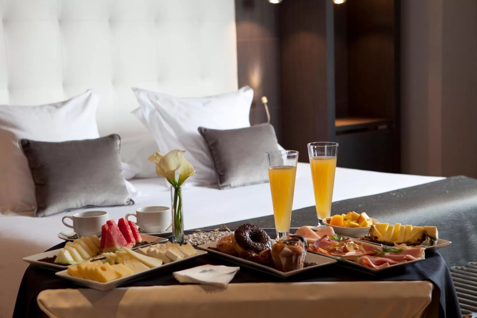 Coffee/tea facilities, Bed in Hotel Maydrit Airport