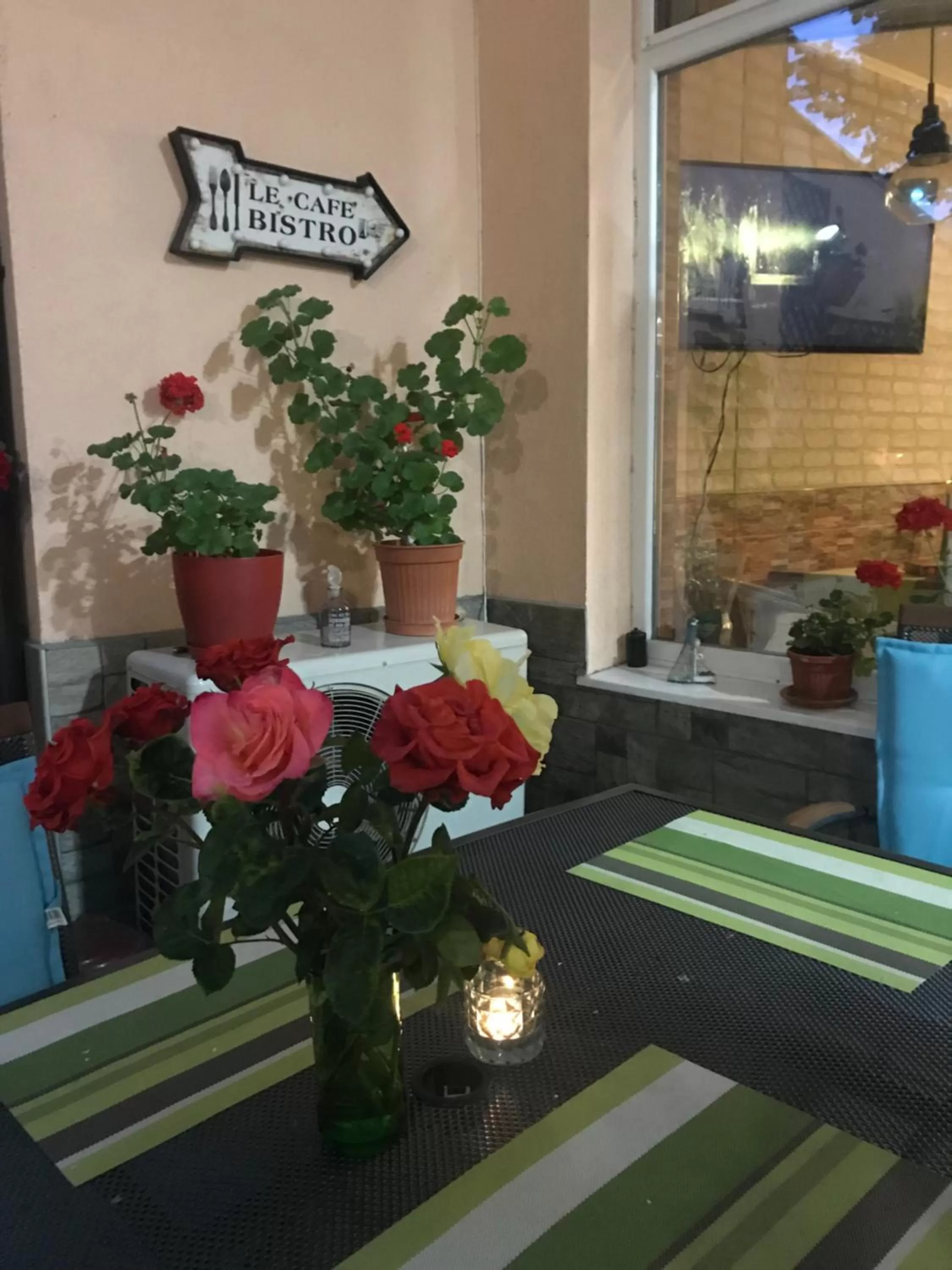 Restaurant/places to eat in White Rose Family Guest House