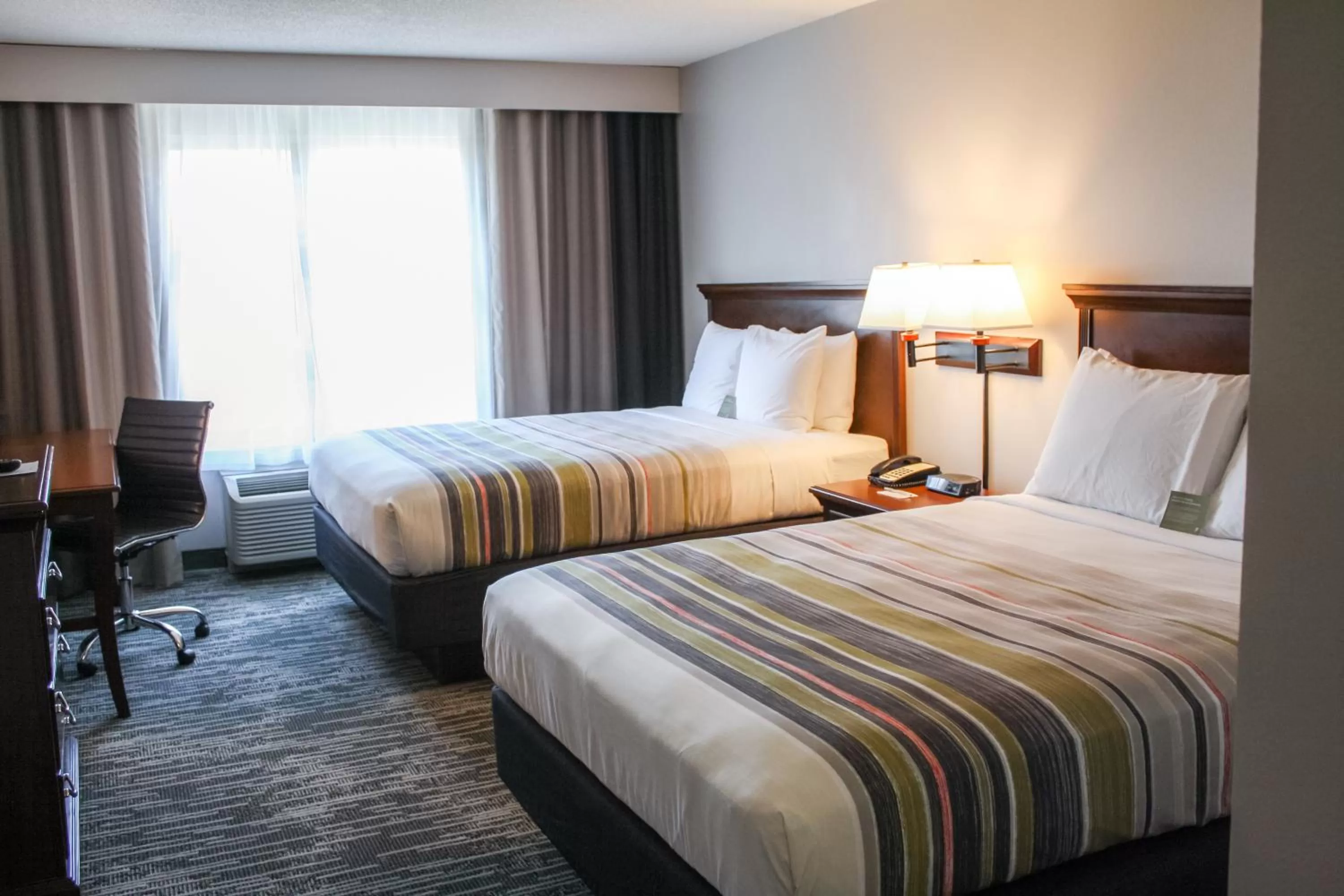 Photo of the whole room, Bed in Country Inn & Suites by Radisson, Washington Dulles International Airport, VA